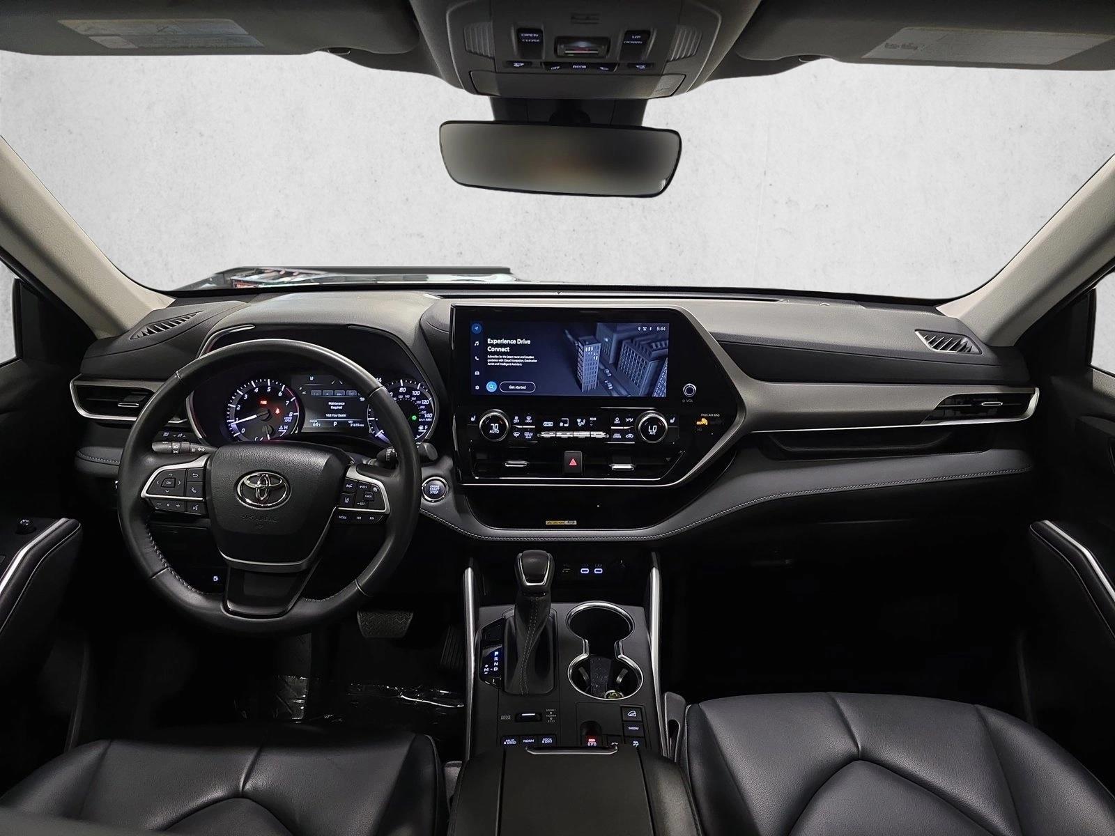 Thumbnail: 2023 Toyota Highlander - 3