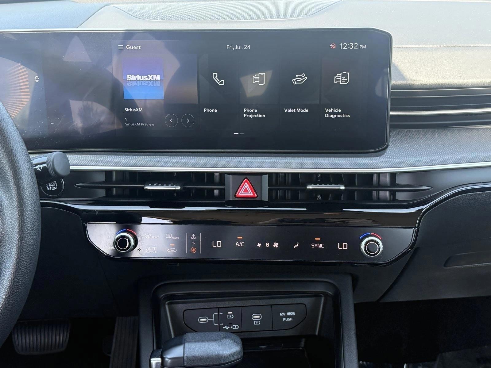 2025 Kia K5 LXS - Photo 17