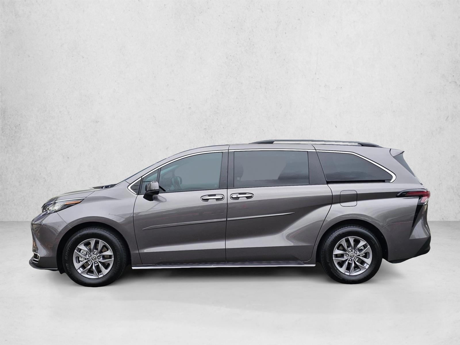 Thumbnail: 2023 Toyota Sienna - 2