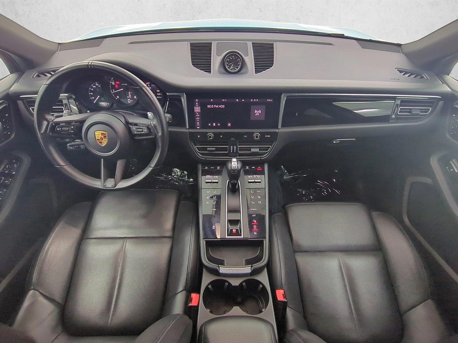 Thumbnail: 2023 Porsche Macan - 3