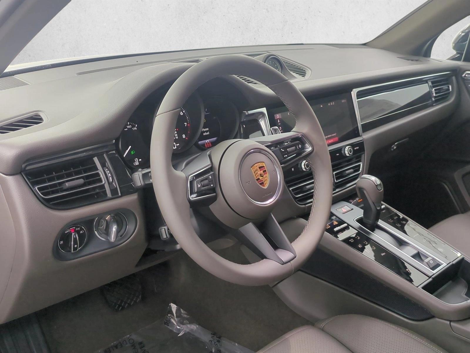 Thumbnail: 2026 Porsche Macan - 3