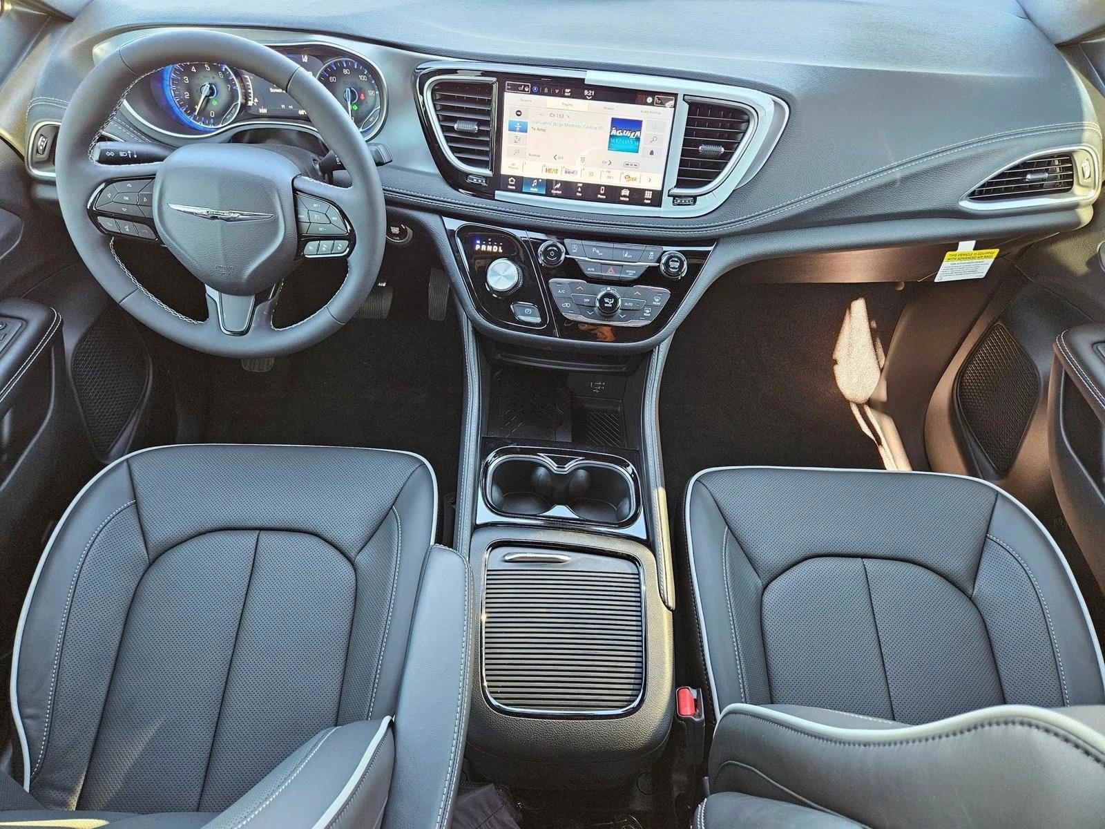 Thumbnail: 2026 Chrysler Pacifica - 4