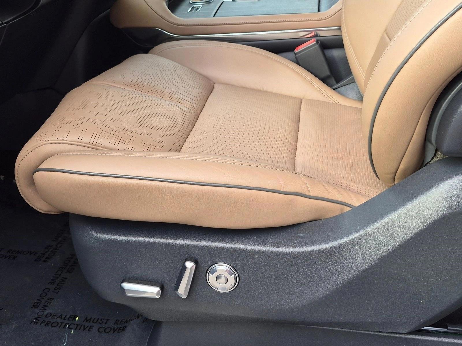 Thumbnail: 2026 Lincoln Navigator - 4