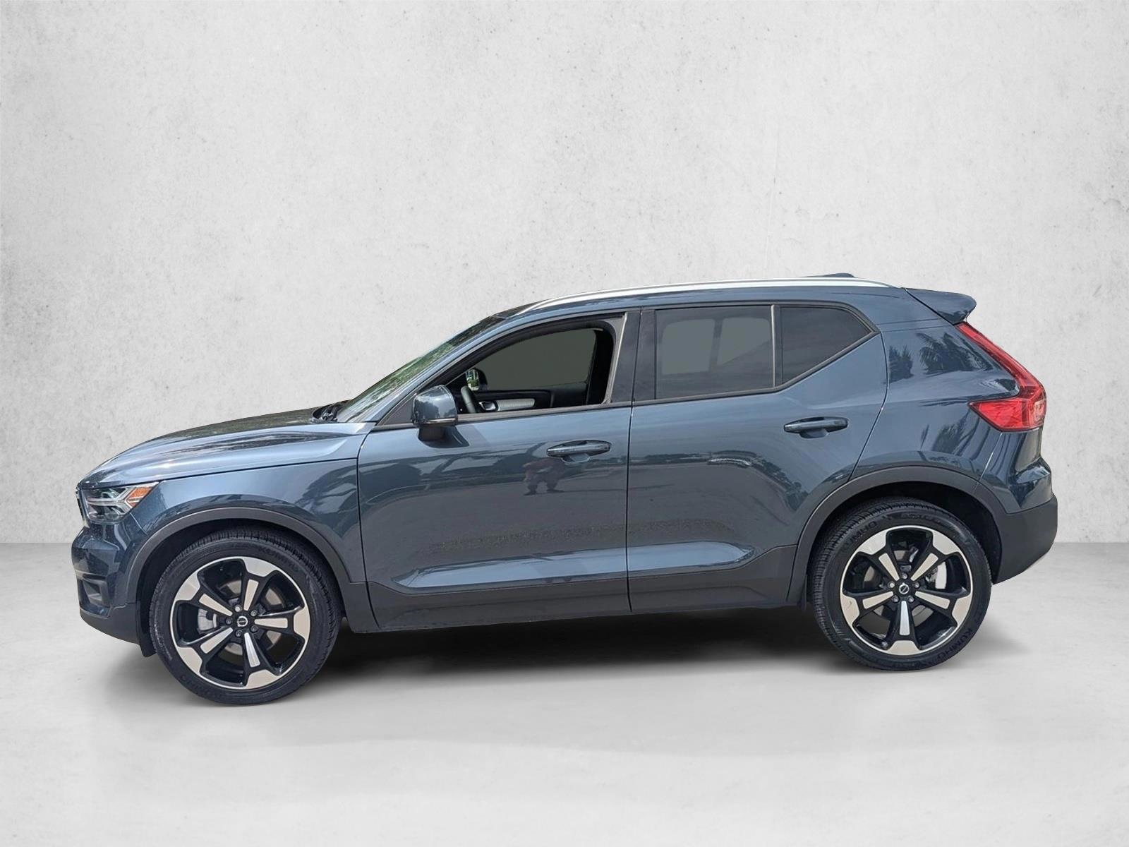 Thumbnail: 2022 Volvo XC40 - 2
