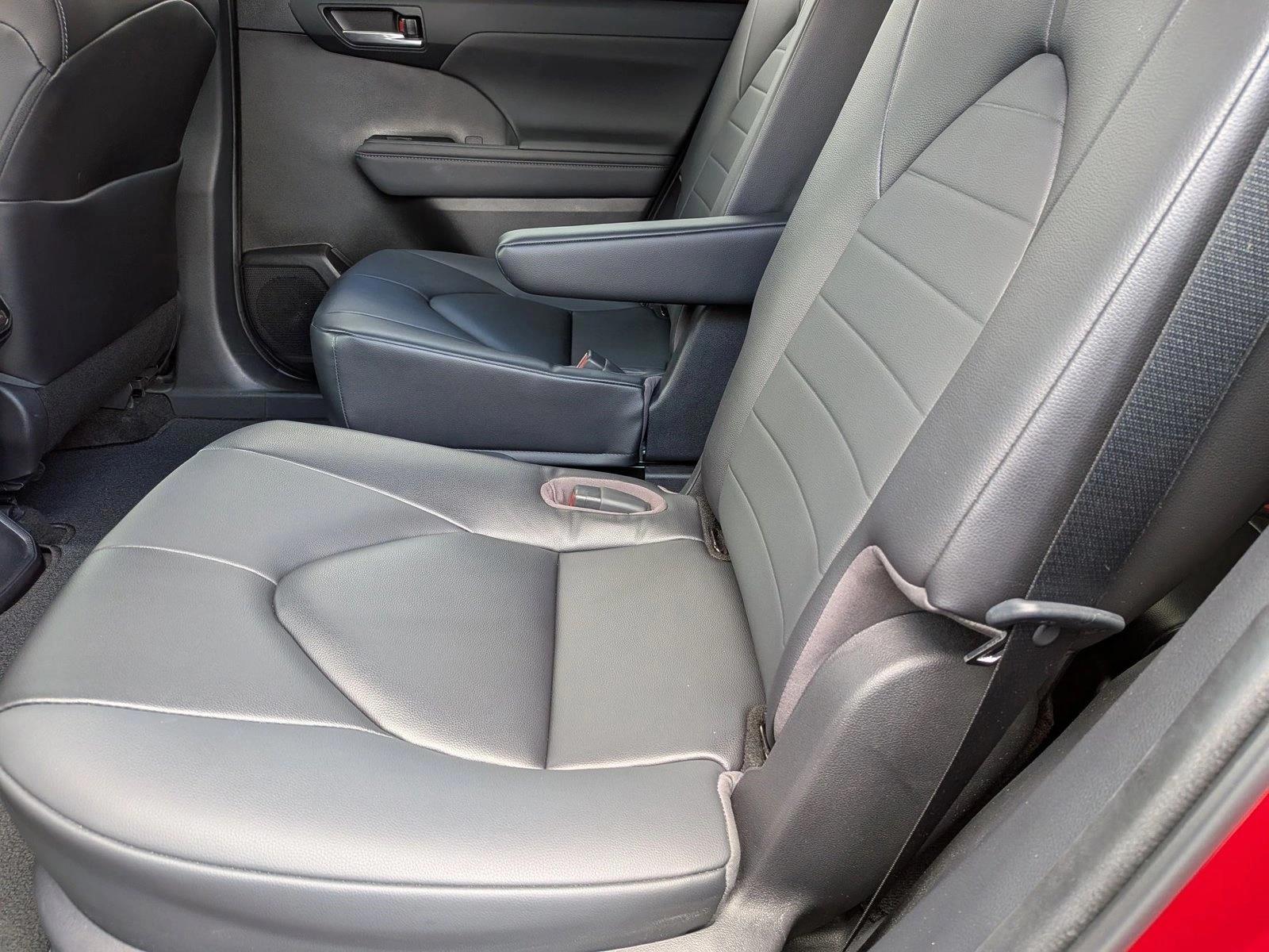 Thumbnail: 2023 Toyota Highlander - 4