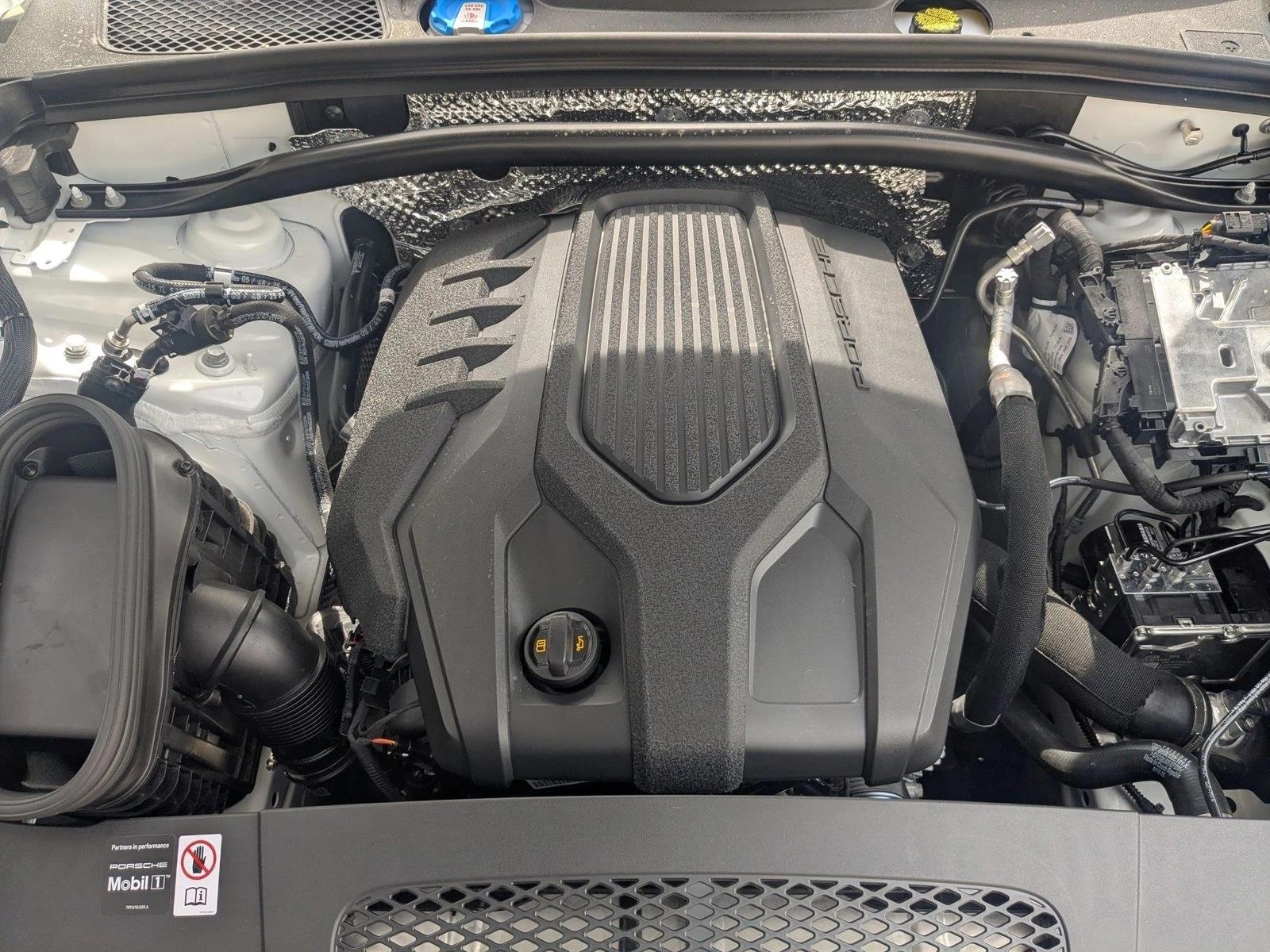 2026 Porsche Macan T - Photo 29