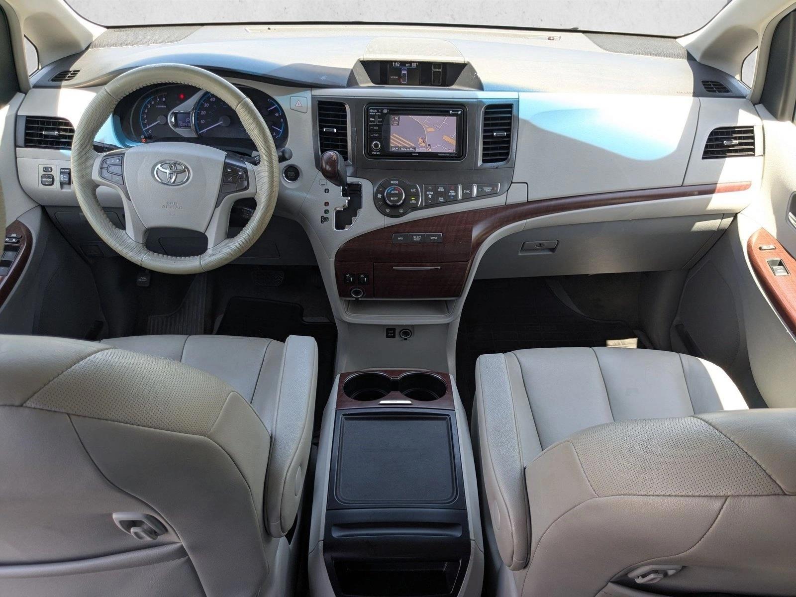 Thumbnail: 2014 Toyota Sienna - 3