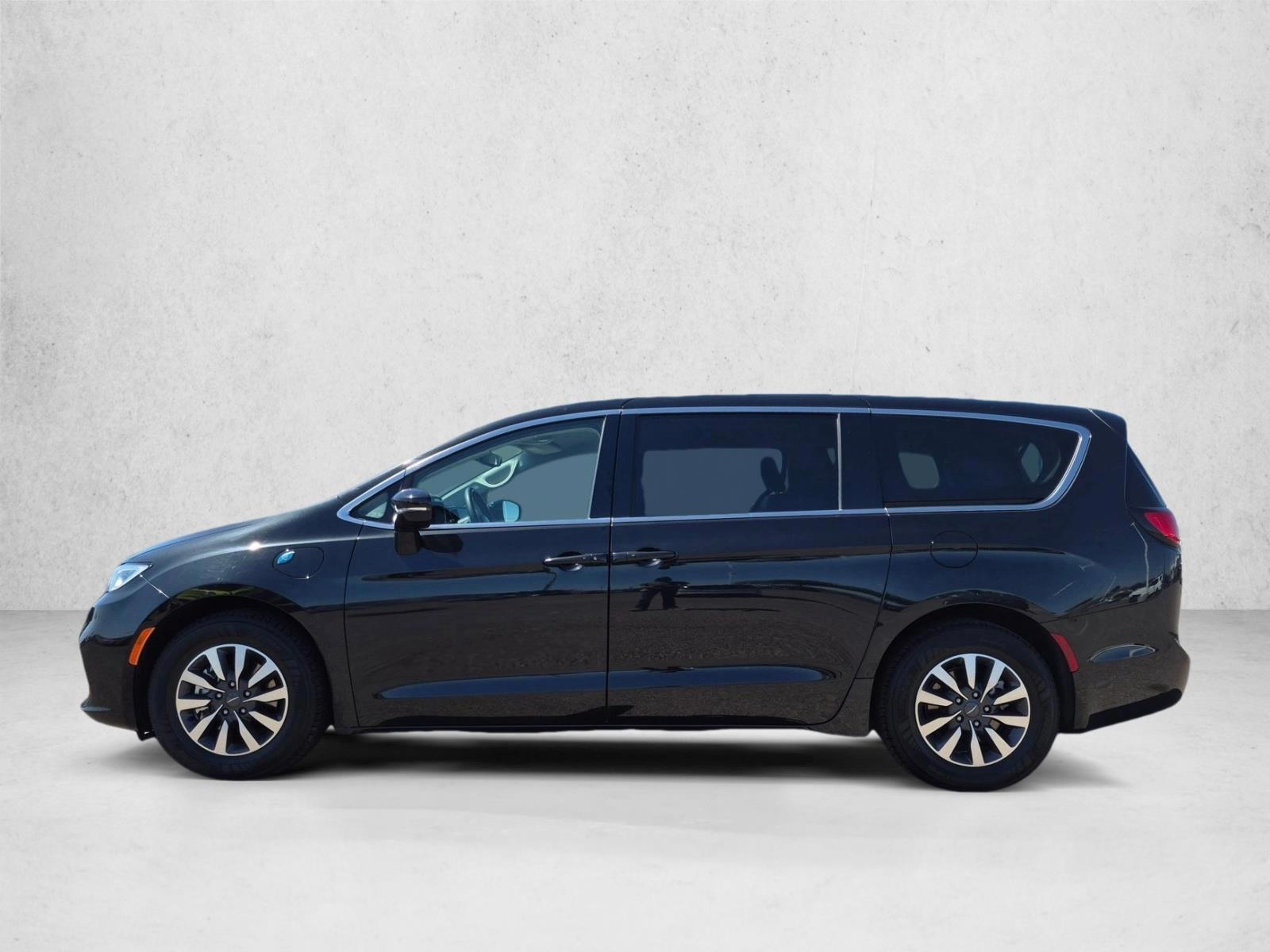 Thumbnail: 2024 Chrysler Pacifica - 2