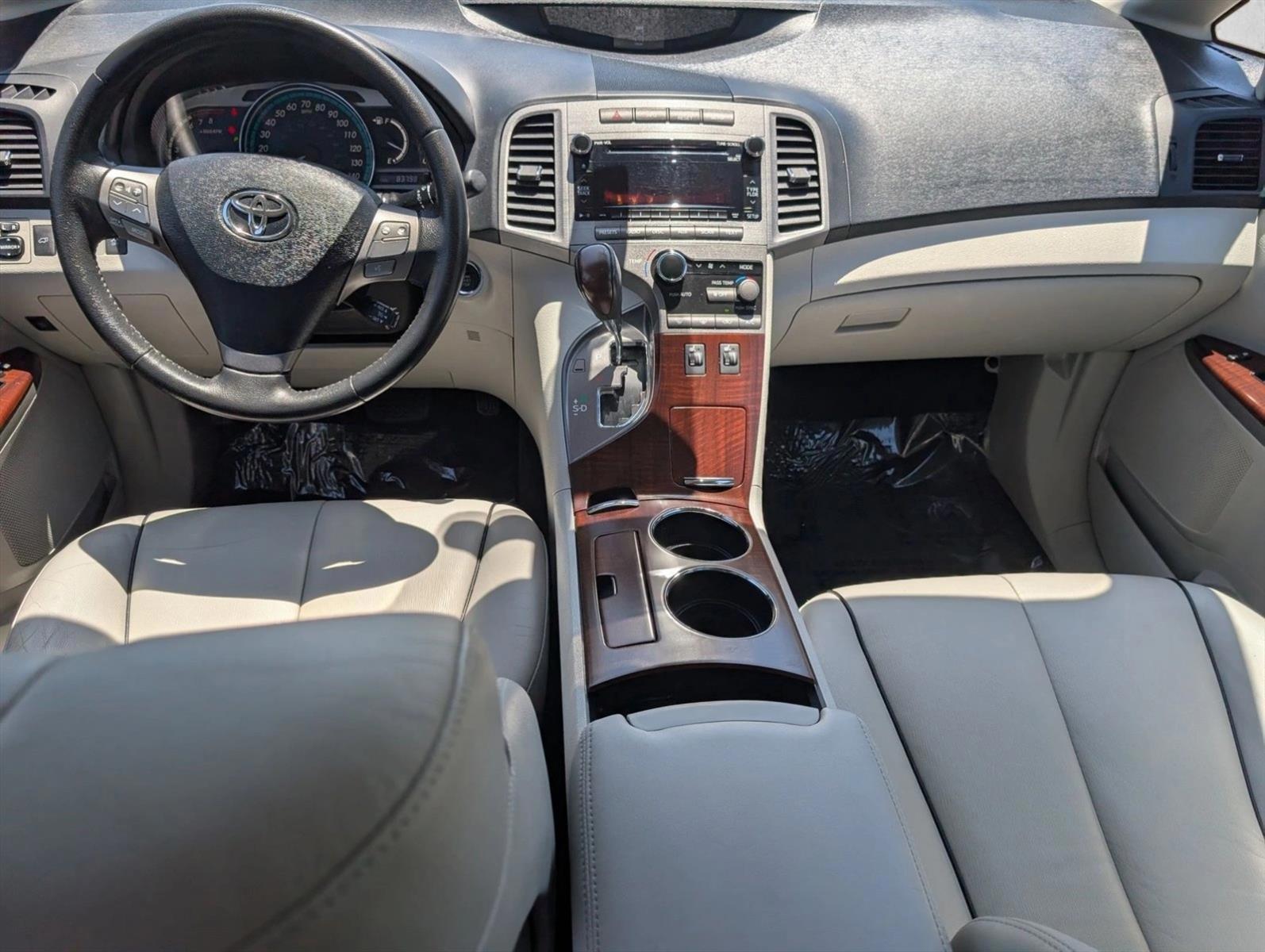 Thumbnail: 2011 Toyota Venza - 3