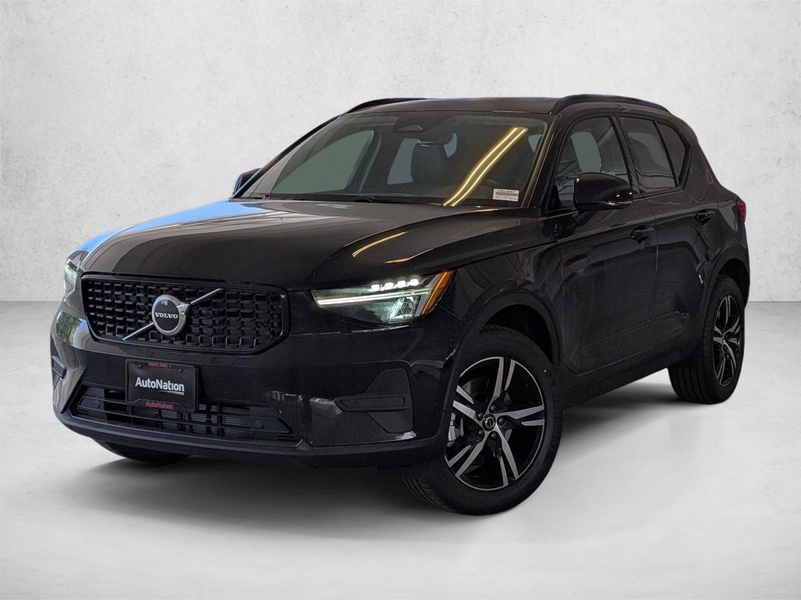 Thumbnail: 2026 Volvo XC40 - 1