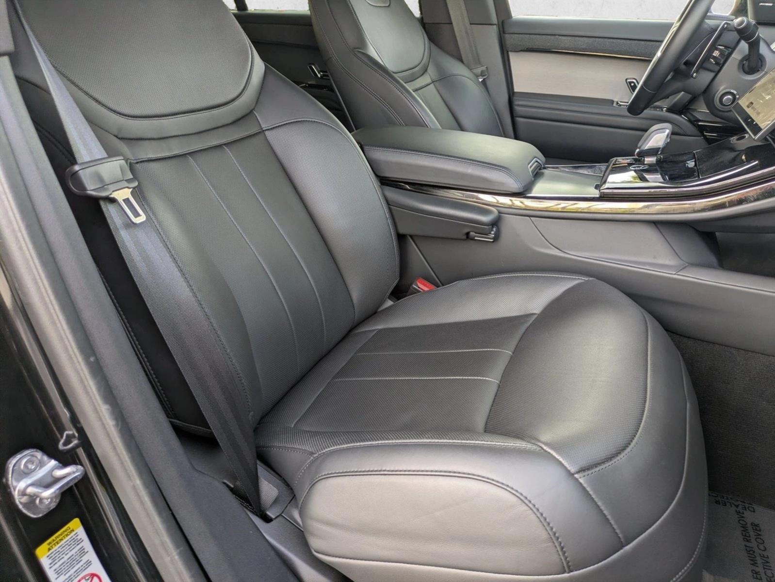Thumbnail: 2025 Land Rover Range Rover Sport - 4