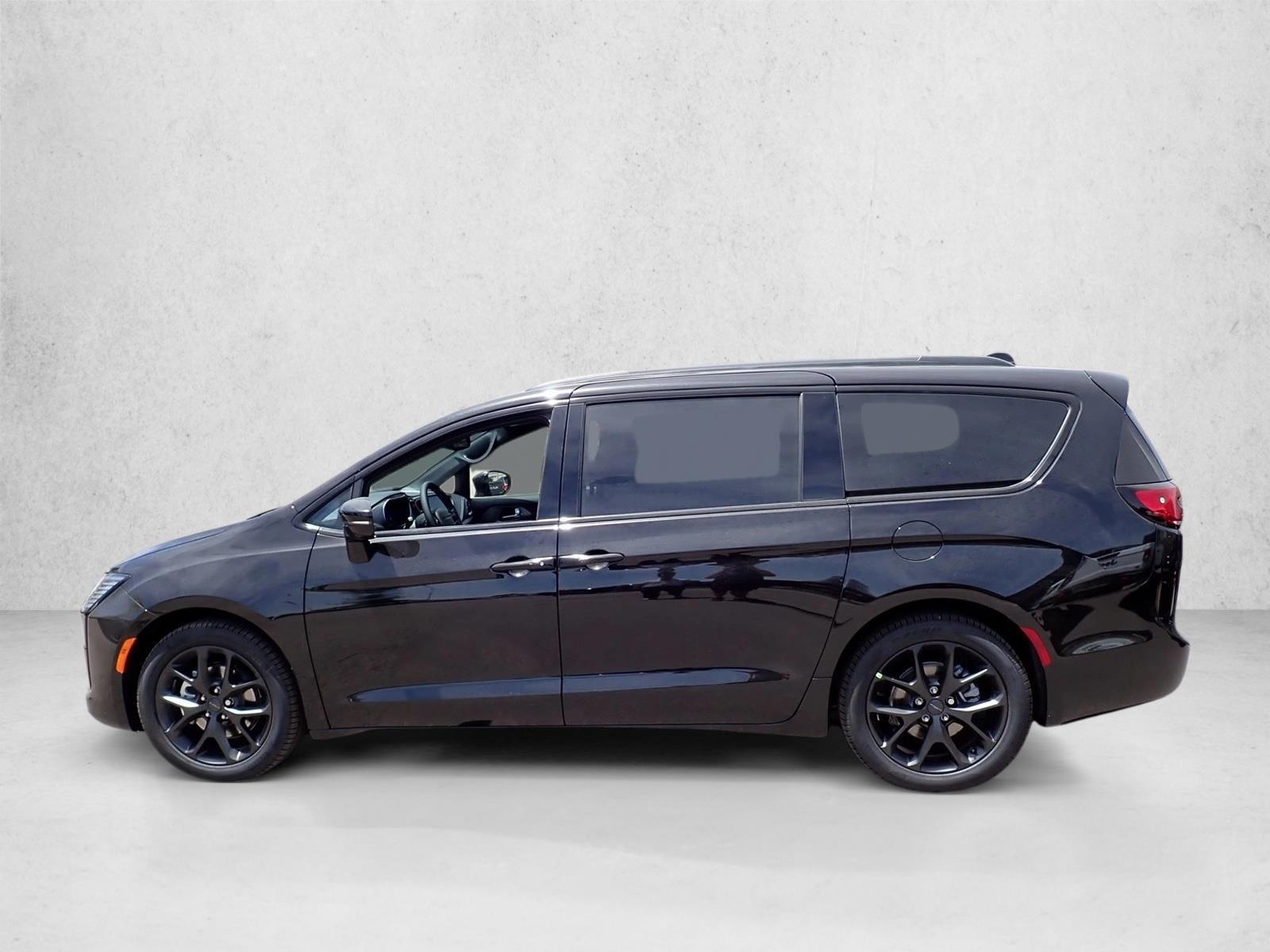 Thumbnail: 2027 Chrysler Pacifica - 2
