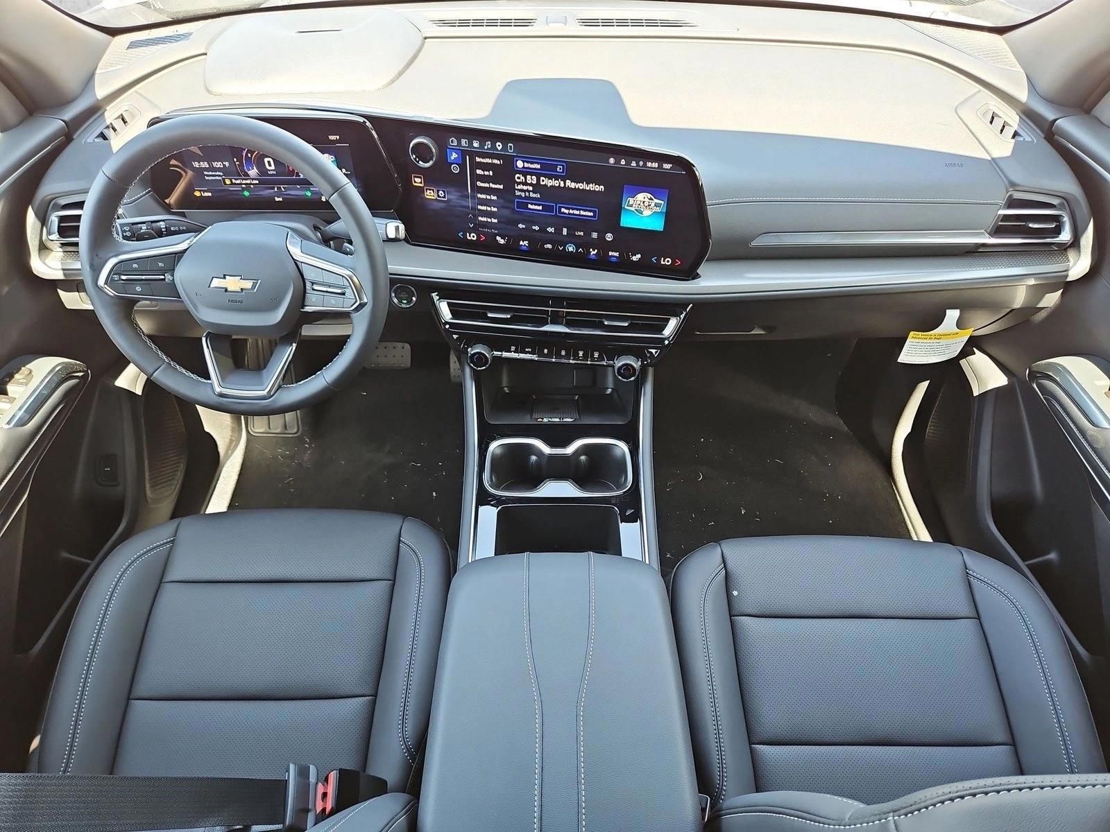 Thumbnail: 2027 Chevrolet Traverse - 4