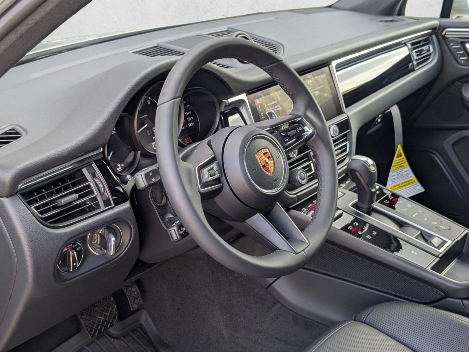 Thumbnail: 2026 Porsche Macan - 3