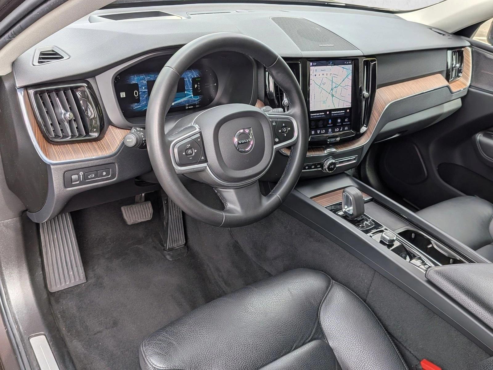 Thumbnail: 2022 Volvo XC60 - 3