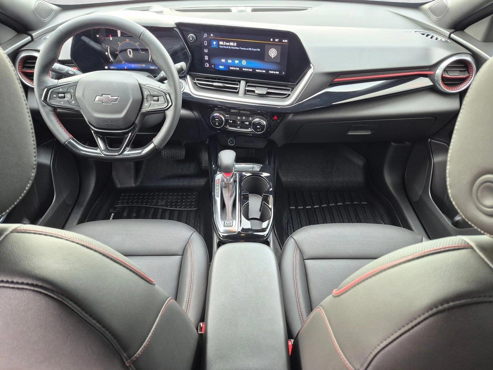 Thumbnail: 2025 Chevrolet Trax - 3