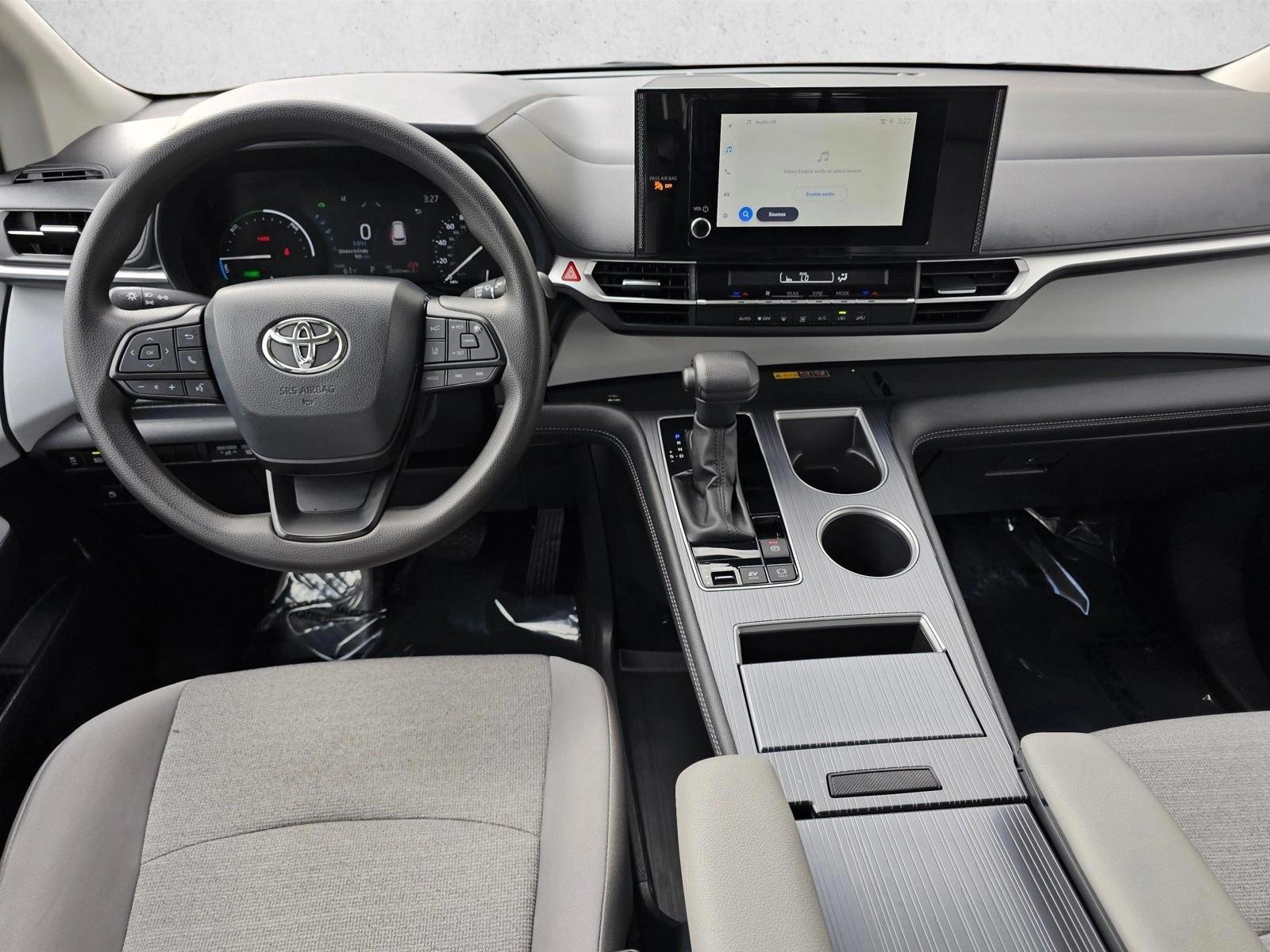 Thumbnail: 2025 Toyota Sienna - 3
