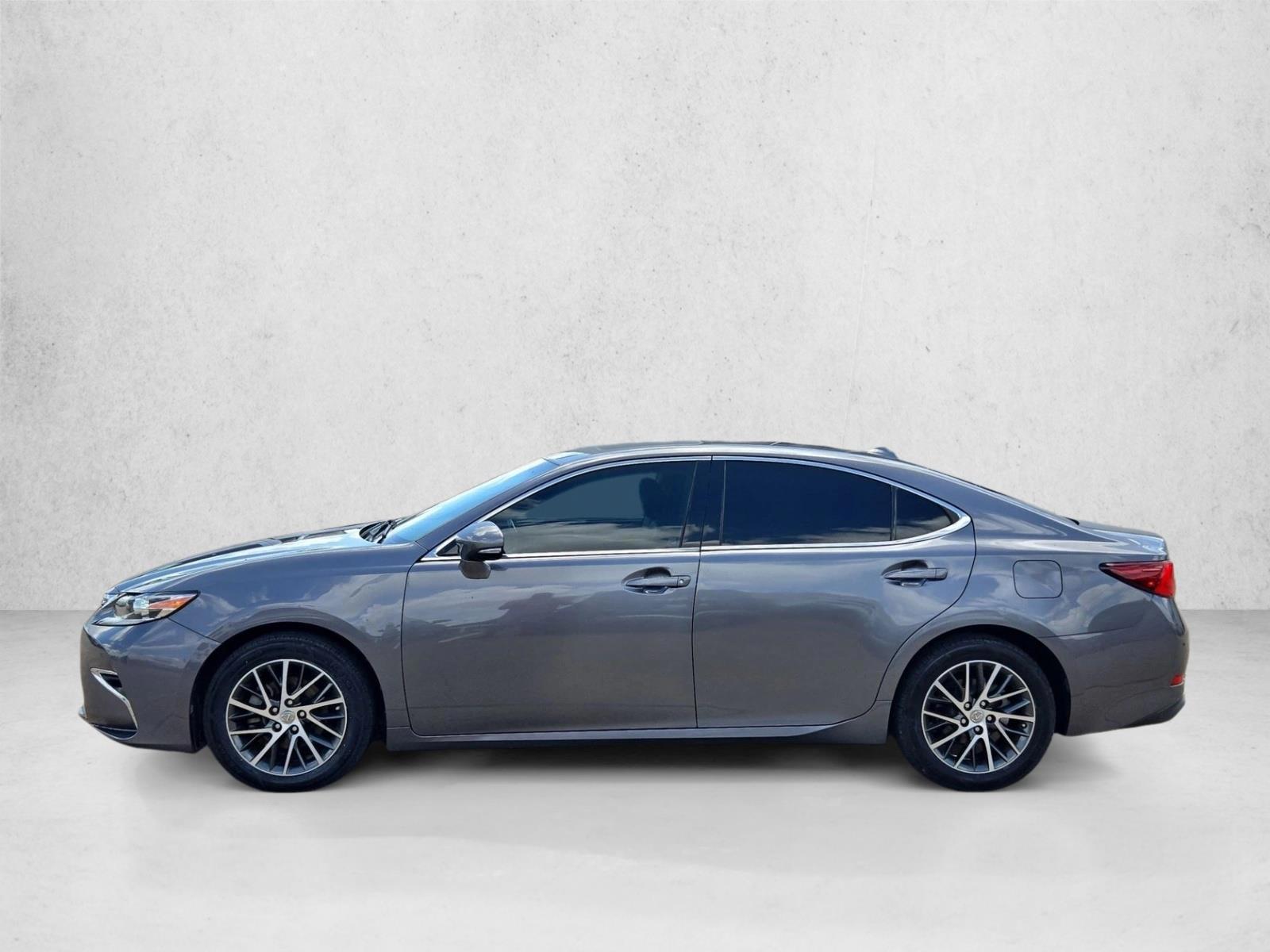 Thumbnail: 2017 Lexus ES - 2