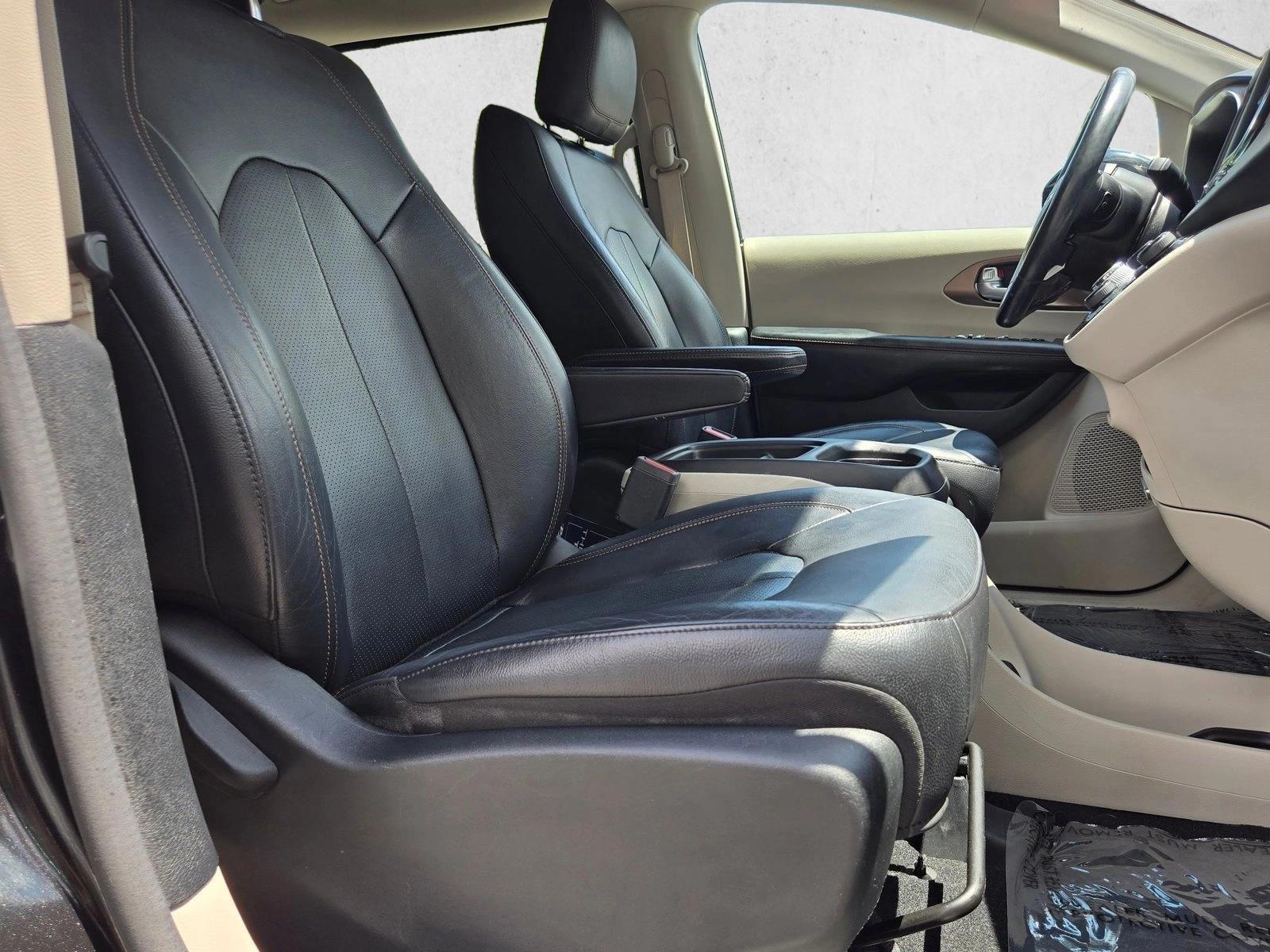 Thumbnail: 2019 Chrysler Pacifica - 4
