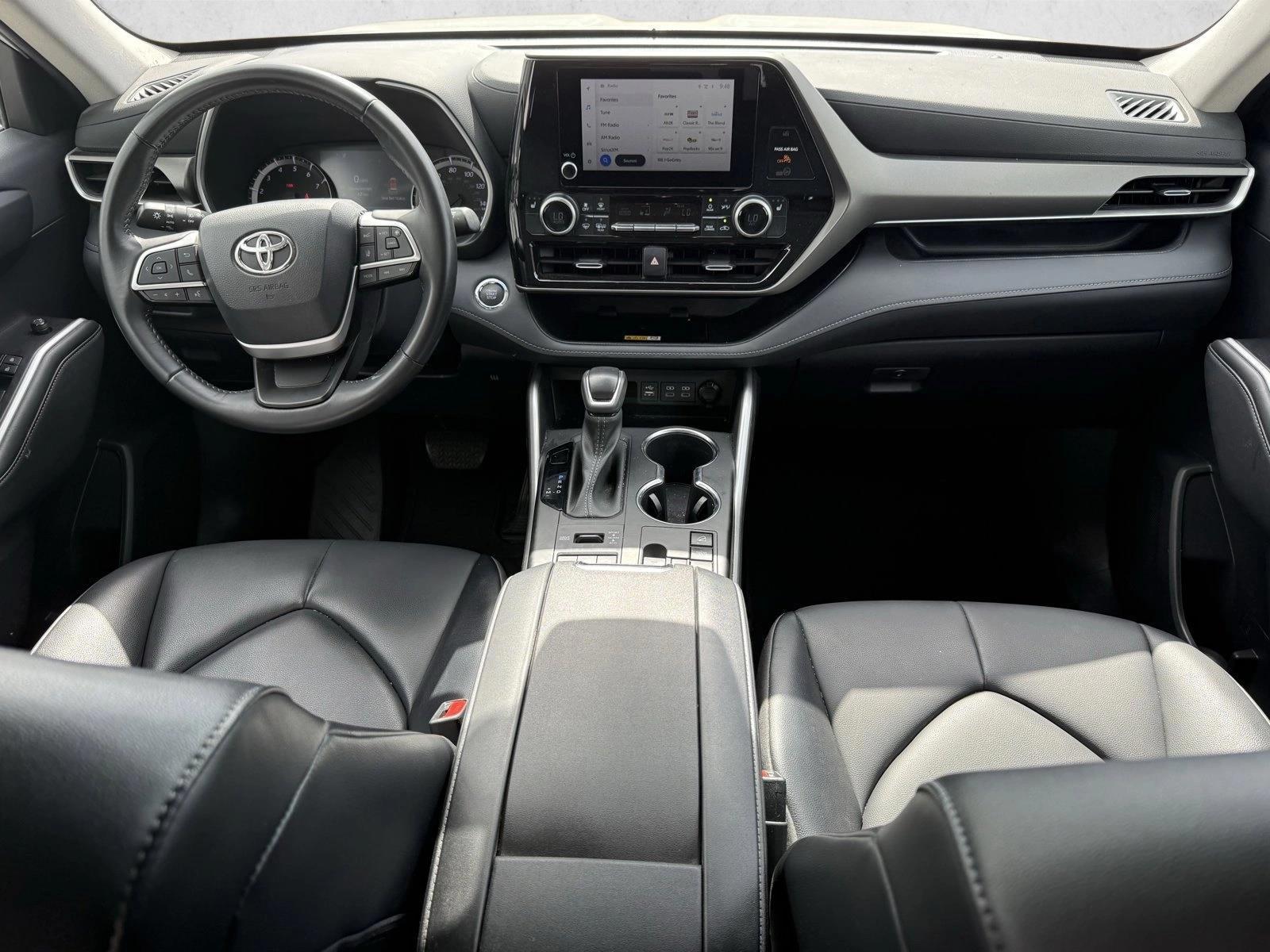 Thumbnail: 2023 Toyota Highlander - 3