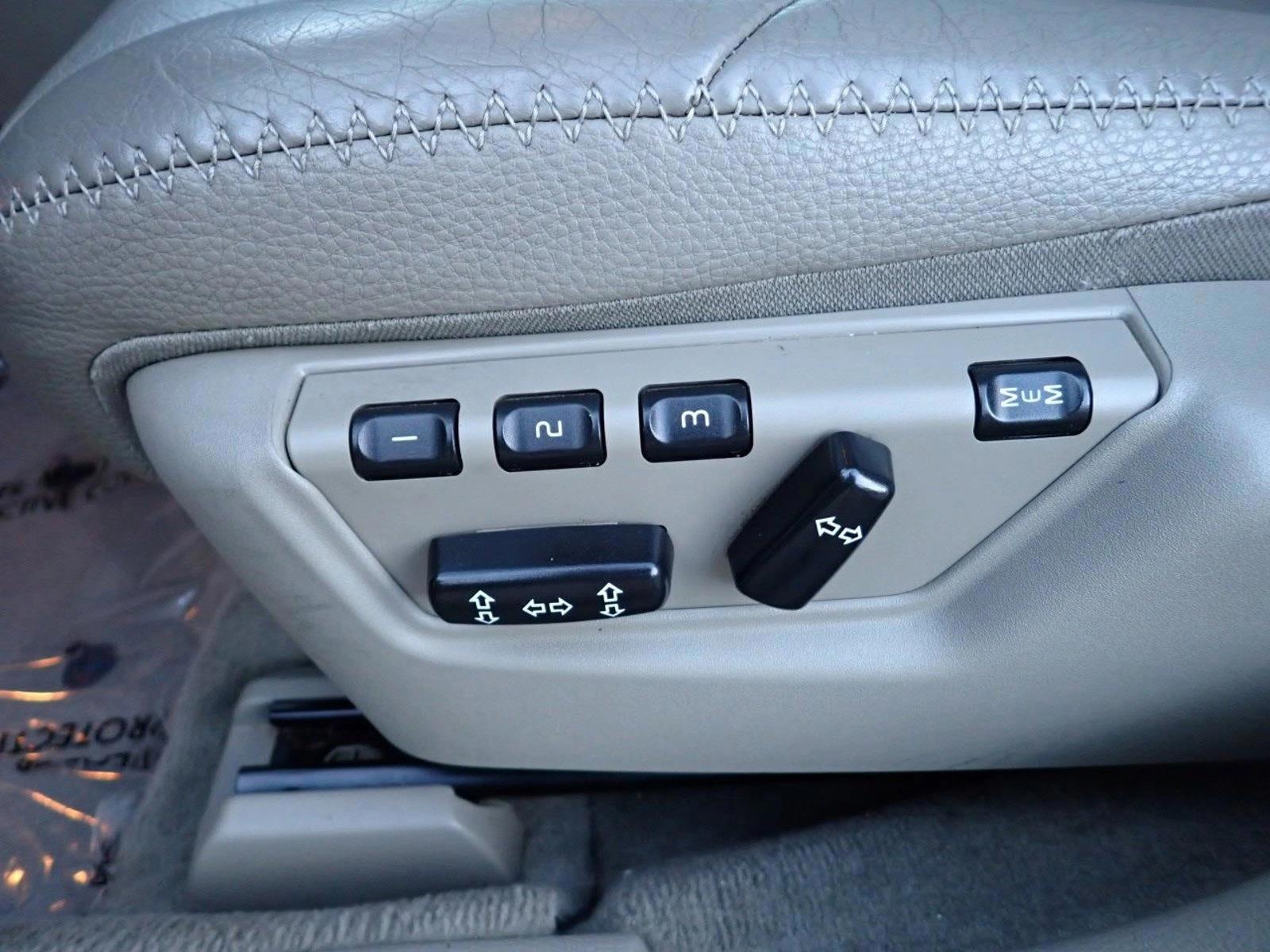 Thumbnail: 2005 Volvo XC70 - 3