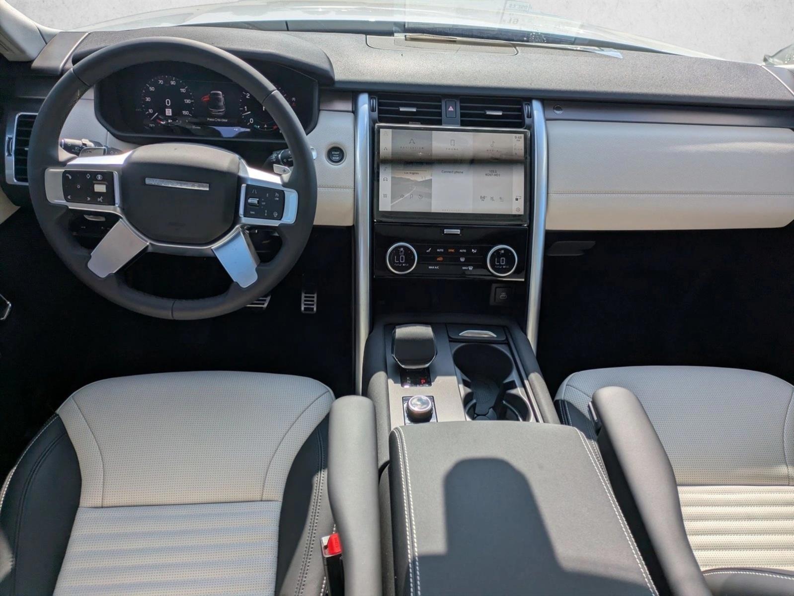Thumbnail: 2025 Land Rover Discovery - 4