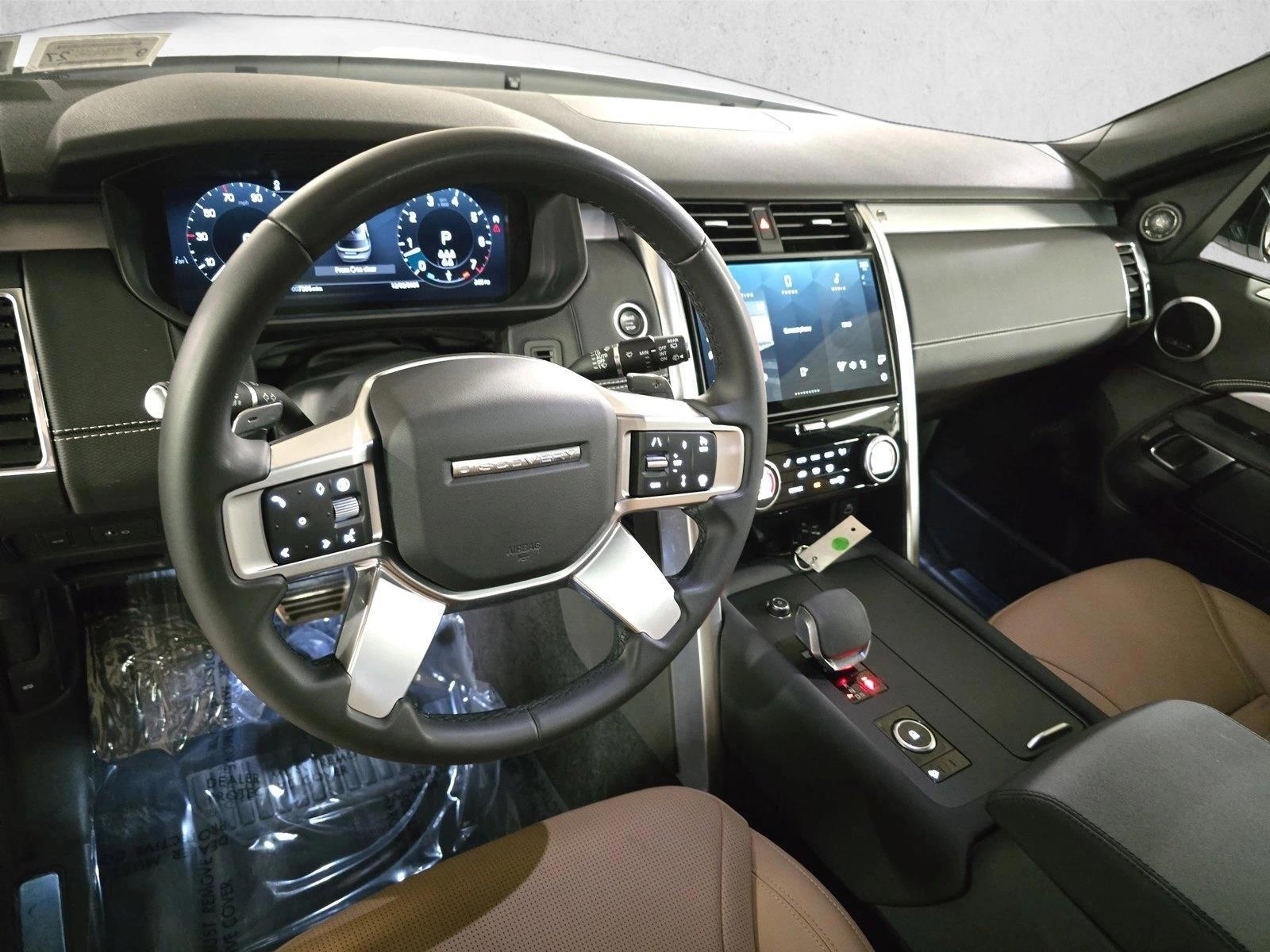 Thumbnail: 2025 Land Rover Discovery - 4
