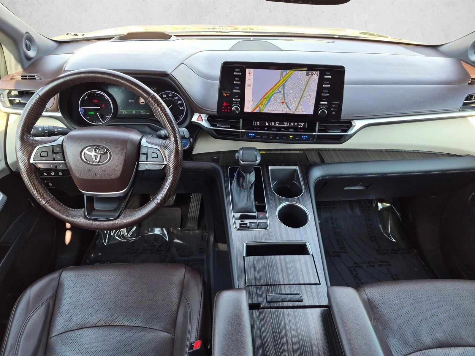 Thumbnail: 2022 Toyota Sienna - 3