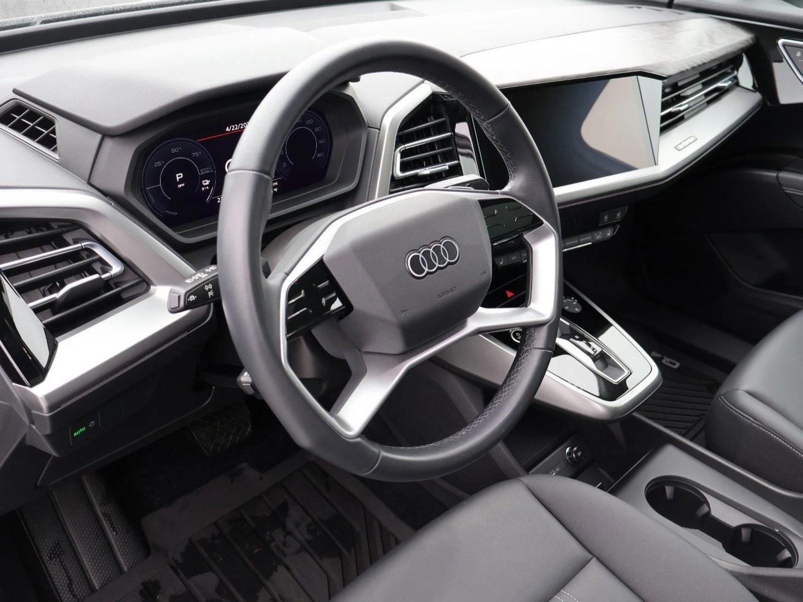 Thumbnail: 2023 Audi Q4 e-tron - 3