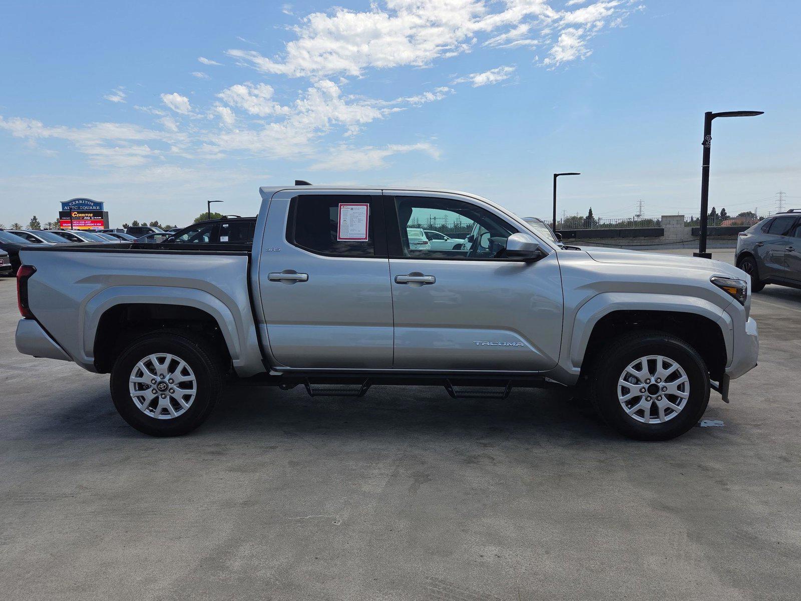 2025 Toyota Tacoma SR5 - Photo 4