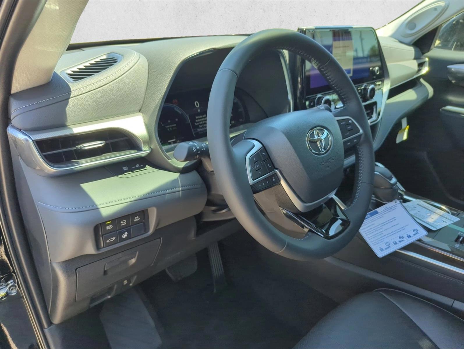 Thumbnail: 2026 Toyota Highlander - 3