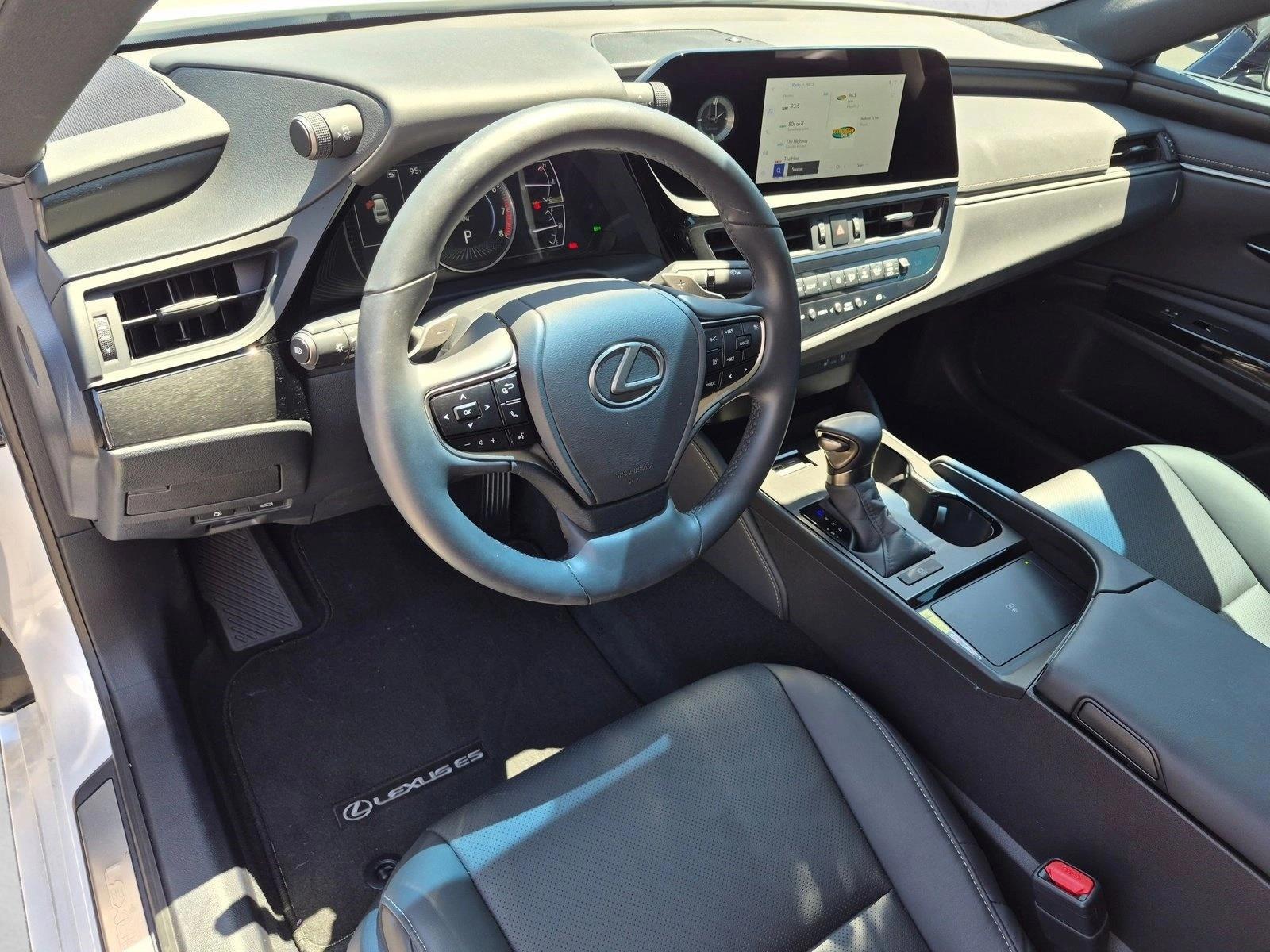 Thumbnail: 2025 Lexus ES - 3