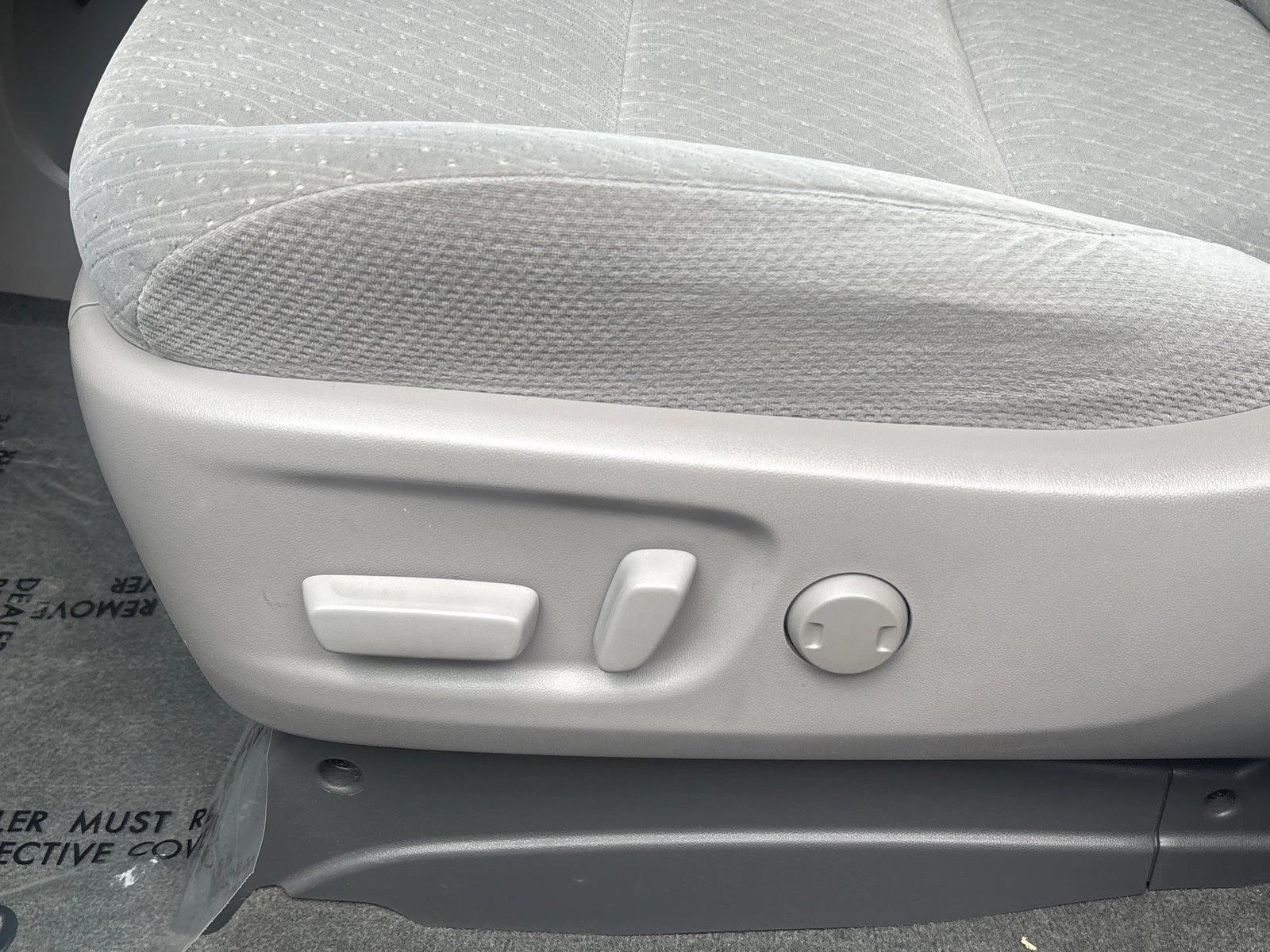 Thumbnail: 2018 Toyota Sienna - 3