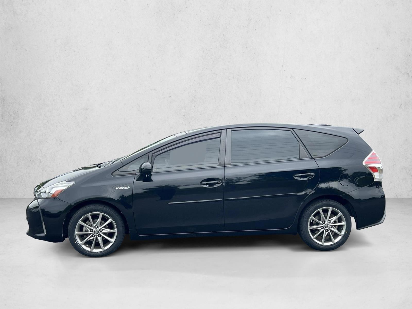 Thumbnail: 2017 Toyota Prius v - 1