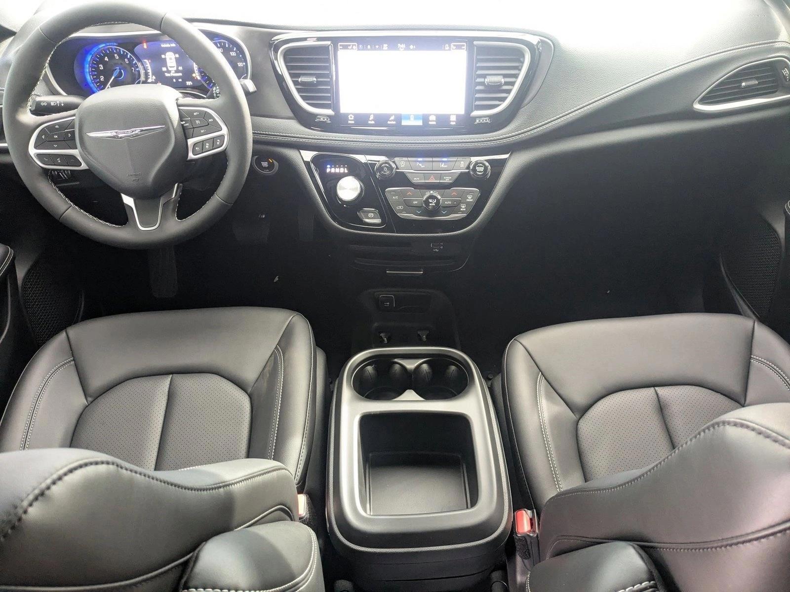 Thumbnail: 2026 Chrysler Pacifica - 3