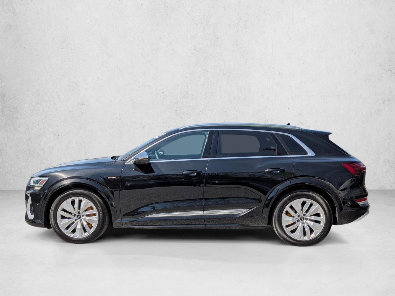 Thumbnail: 2023 Audi e-tron S - 2