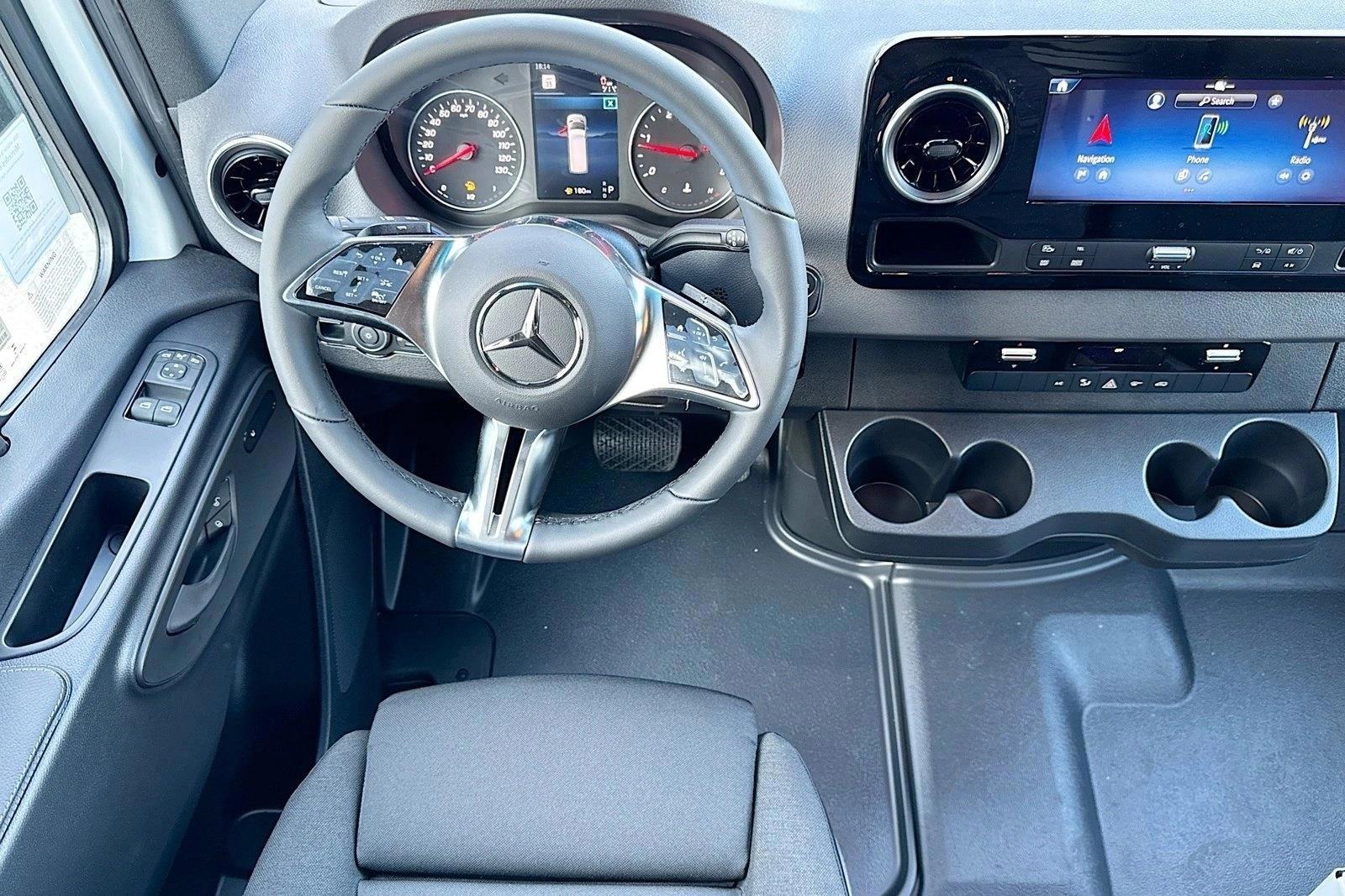 Thumbnail: 2026 Mercedes-Benz Sprinter - 3