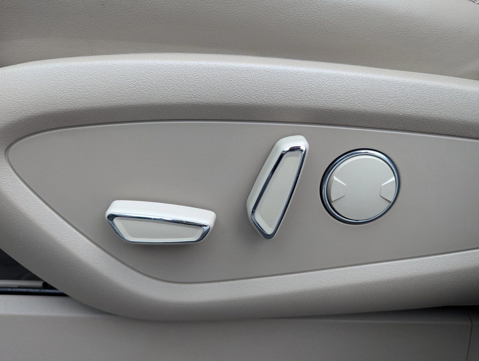 Thumbnail: 2022 Lincoln Nautilus - 4