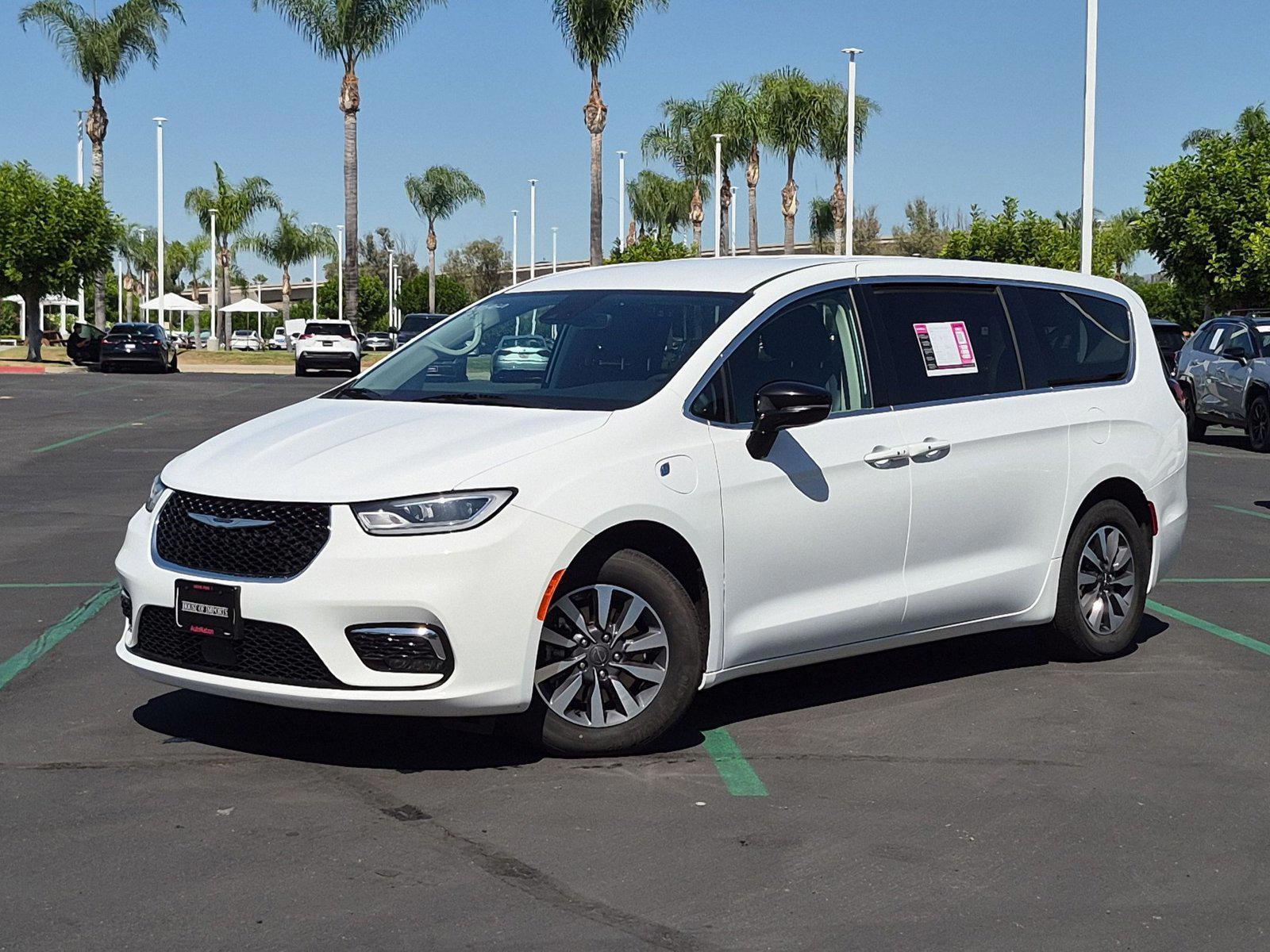 2024 Chrysler Pacifica PHEV