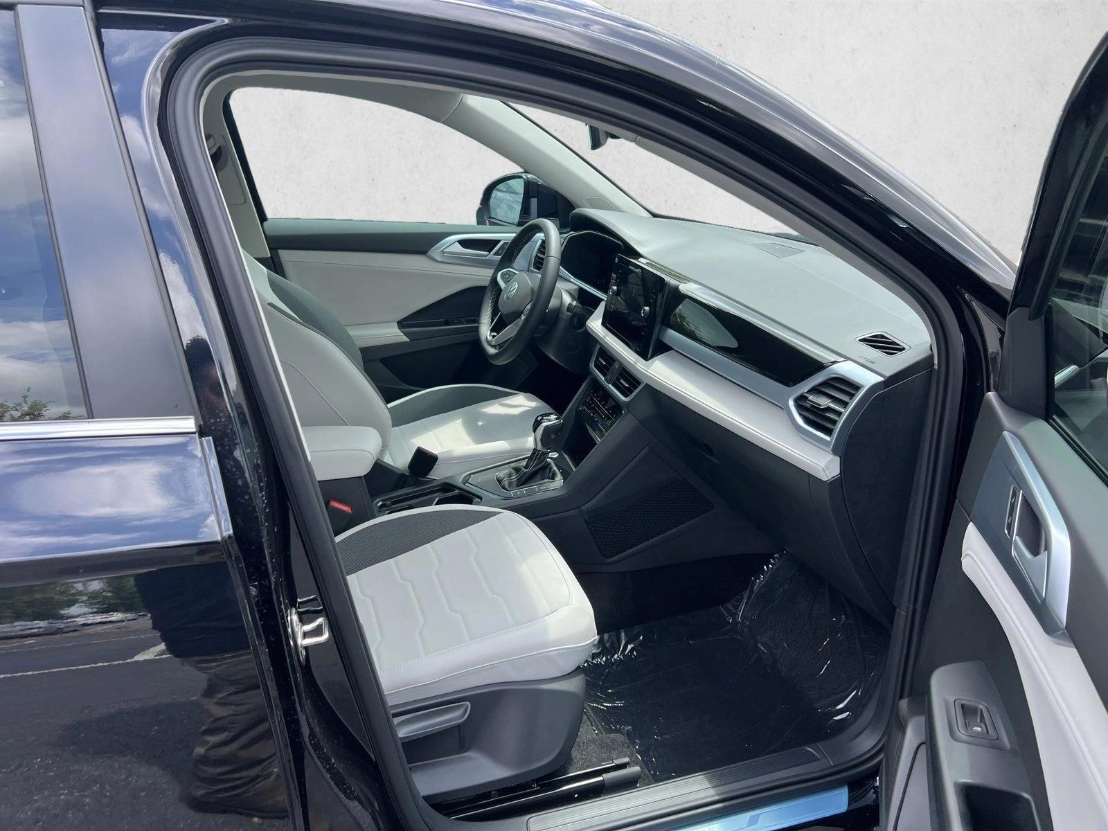2025 Volkswagen Taos SE - Photo 18