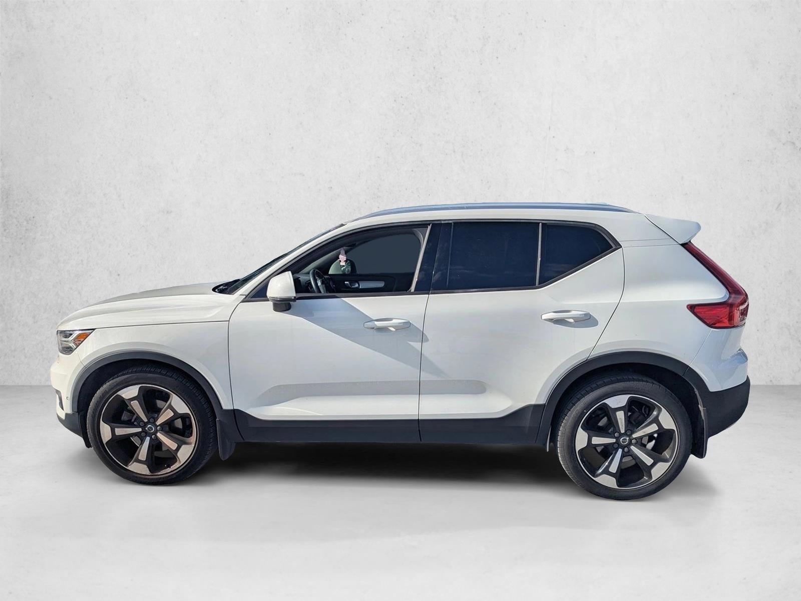 Thumbnail: 2019 Volvo XC40 - 2