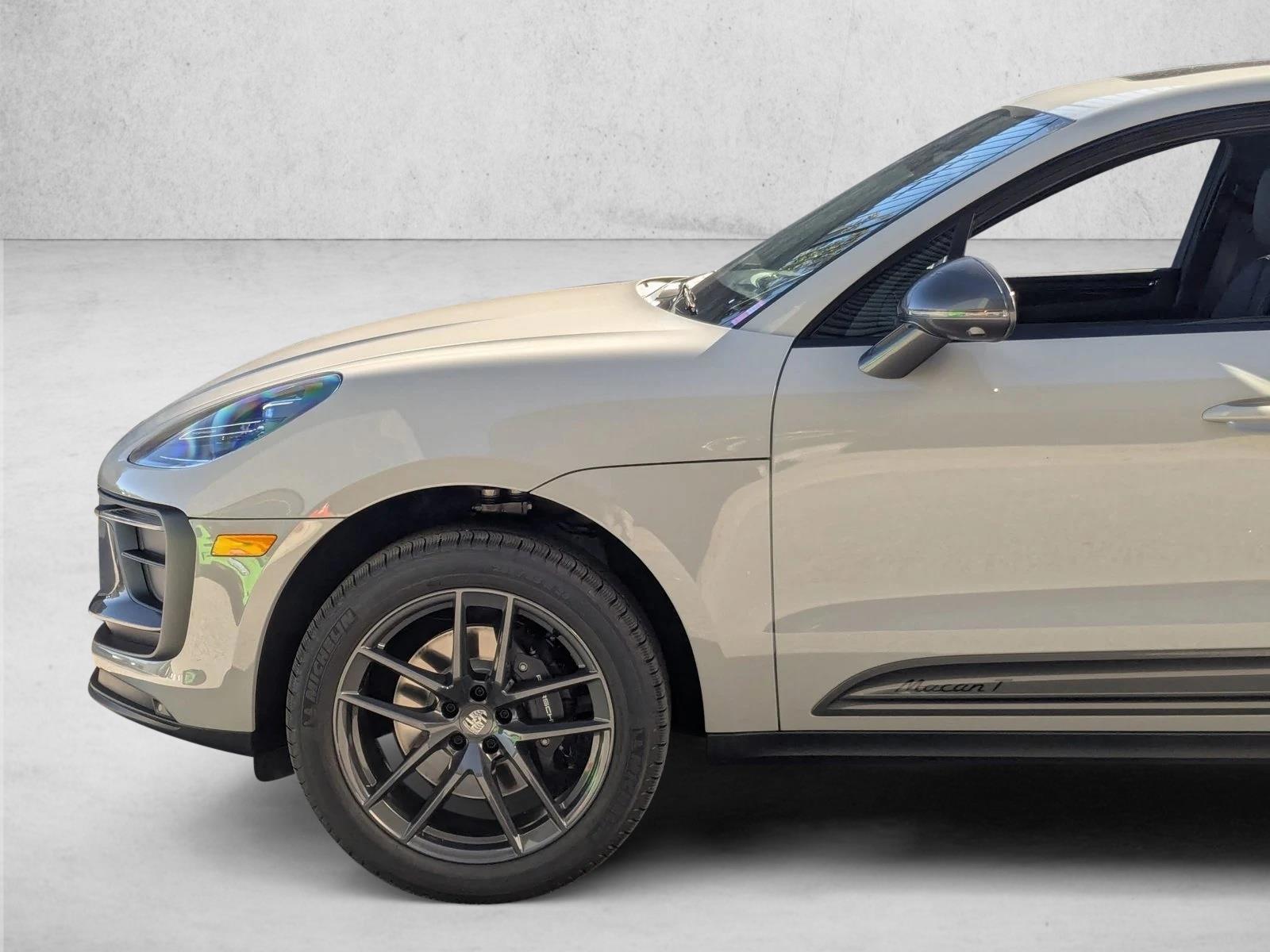 2026 Porsche Macan T - Photo 11