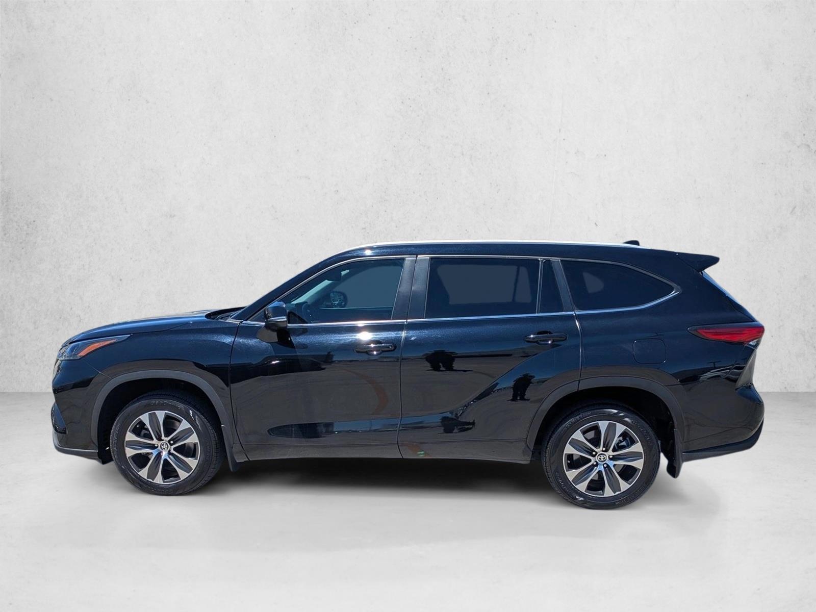 Thumbnail: 2023 Toyota Highlander - 2