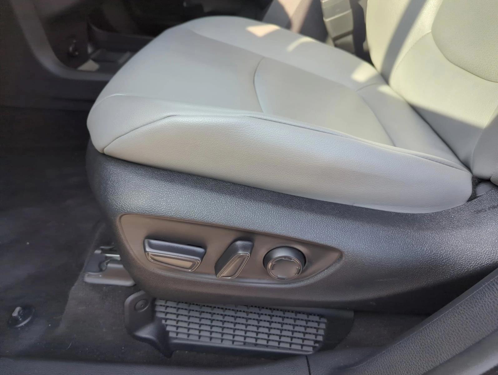 Thumbnail: 2025 Toyota Sienna - 3