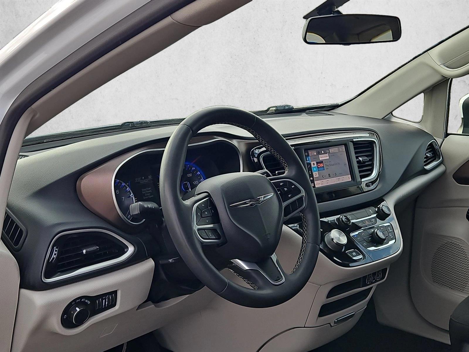 2022 Chrysler Voyager LX - Photo 10
