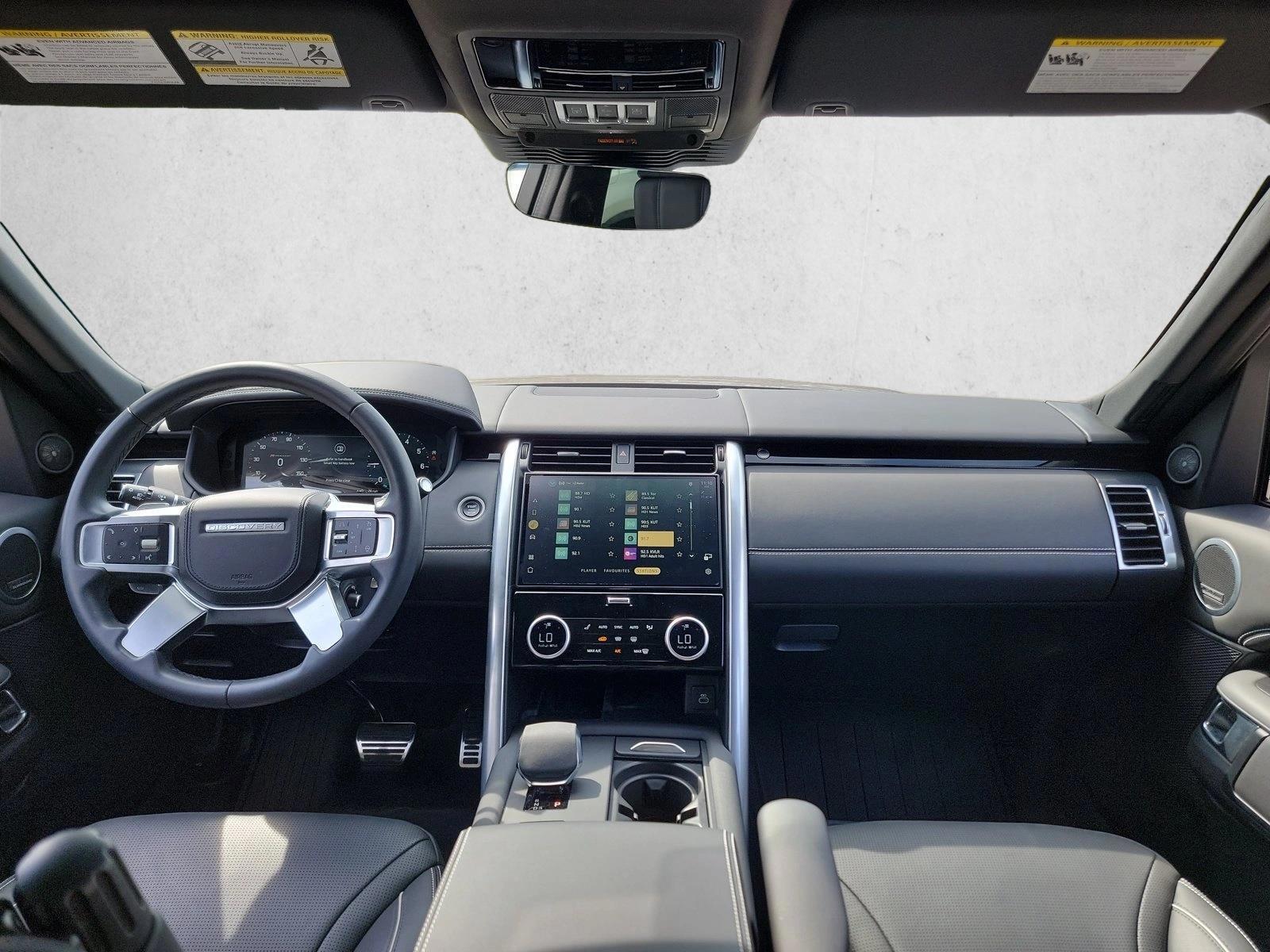 Thumbnail: 2023 Land Rover Discovery - 3