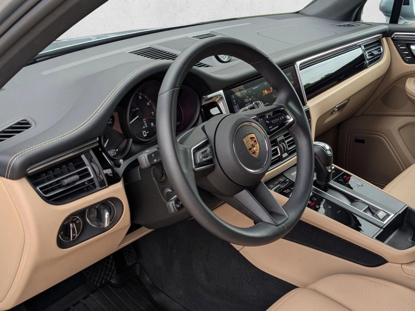 Thumbnail: 2026 Porsche Macan - 3