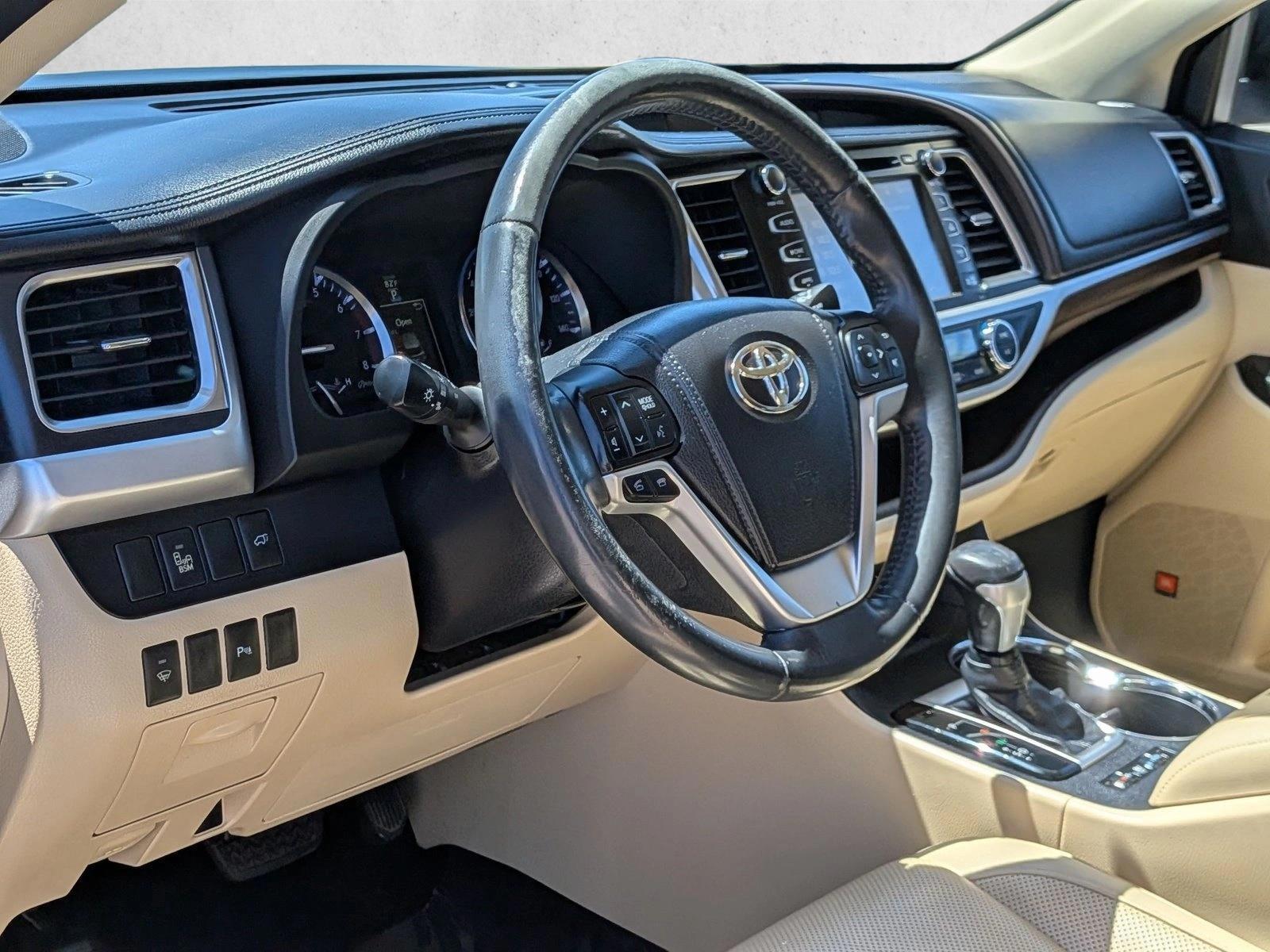 Thumbnail: 2014 Toyota Highlander - 3