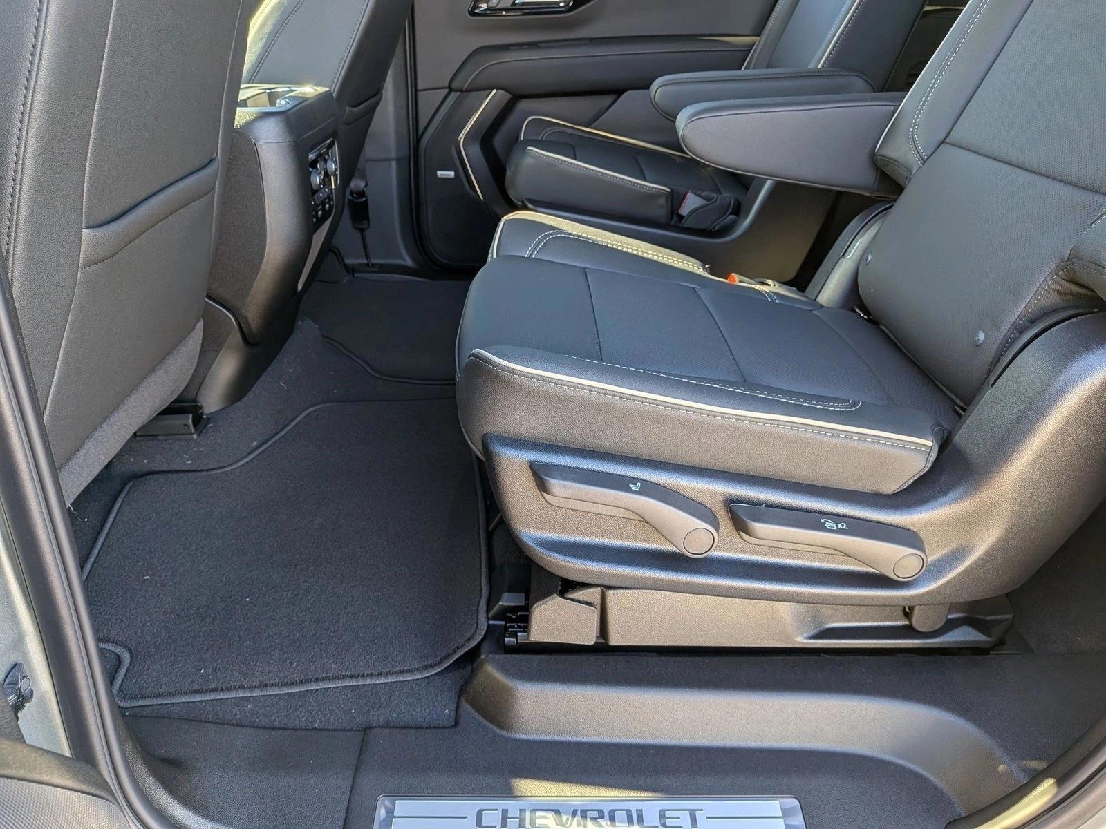 Thumbnail: 2026 Chevrolet Suburban - 3