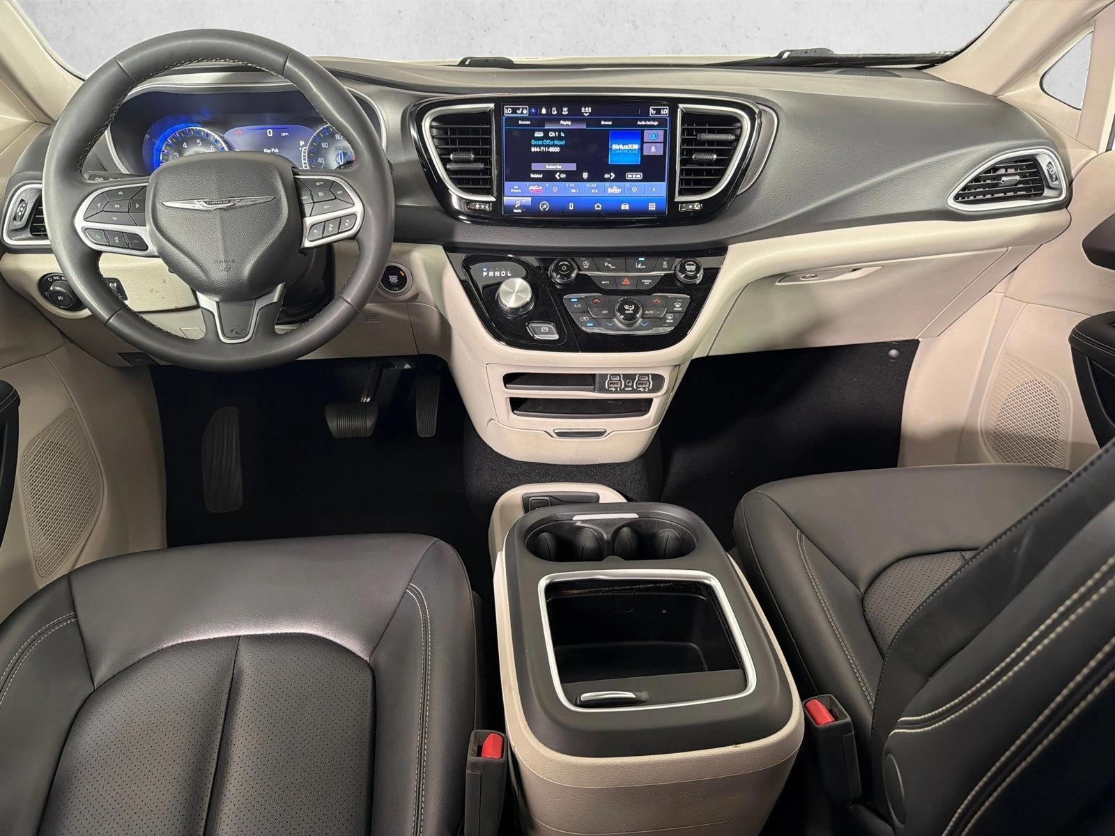 Thumbnail: 2024 Chrysler Pacifica - 3